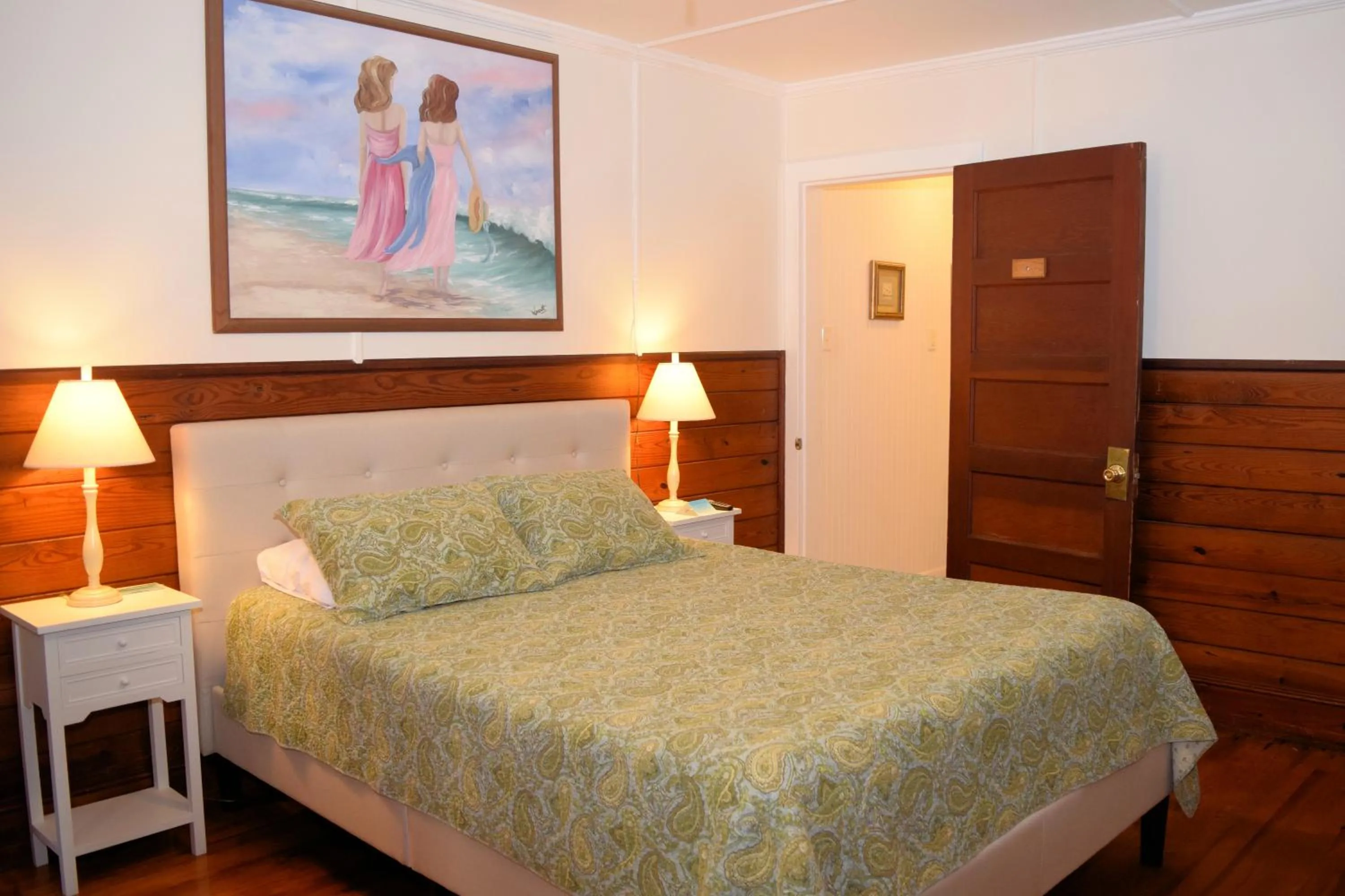 Bedroom, Bed in Blackbeard's Lodge