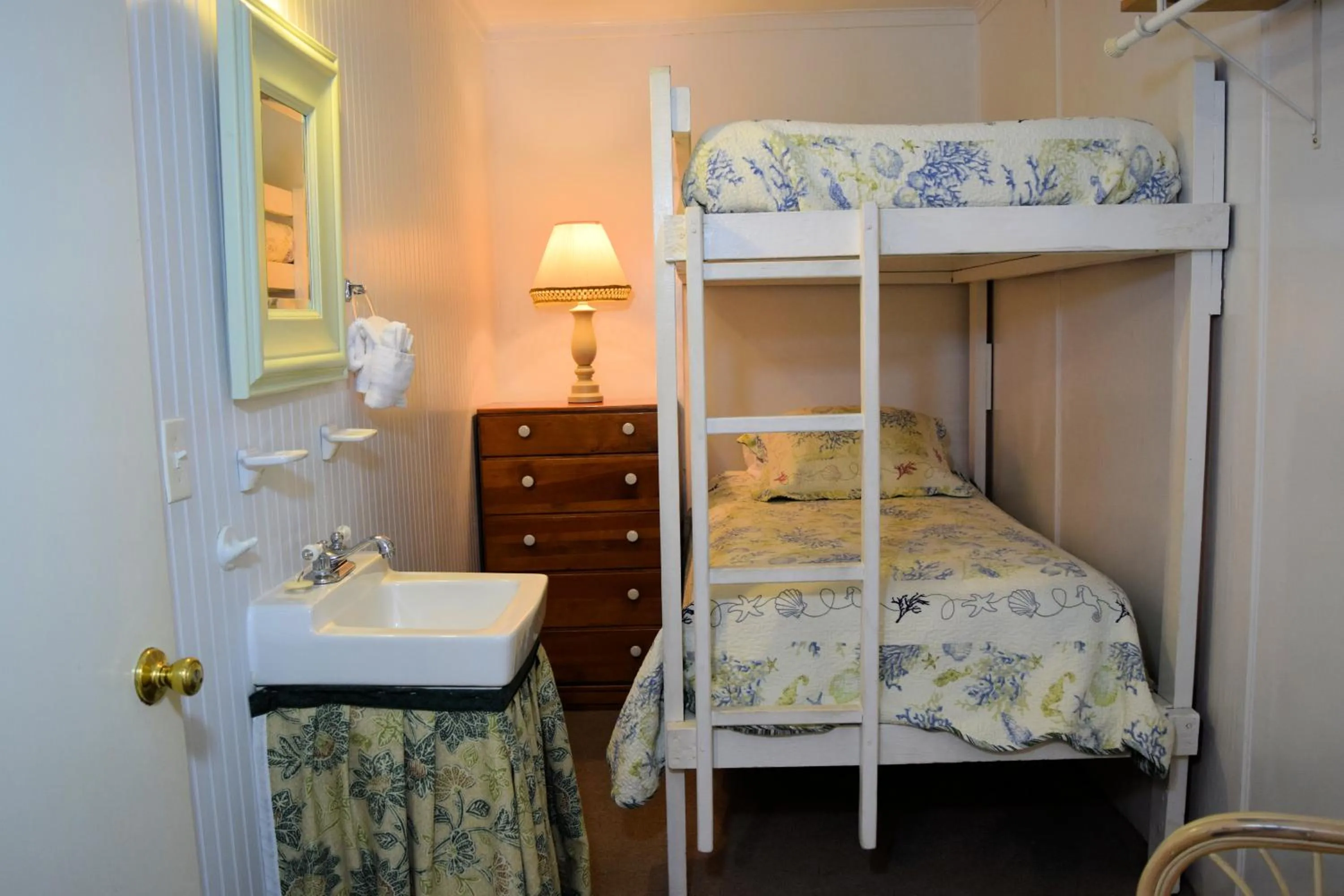 bunk bed, Bed in Blackbeard's Lodge