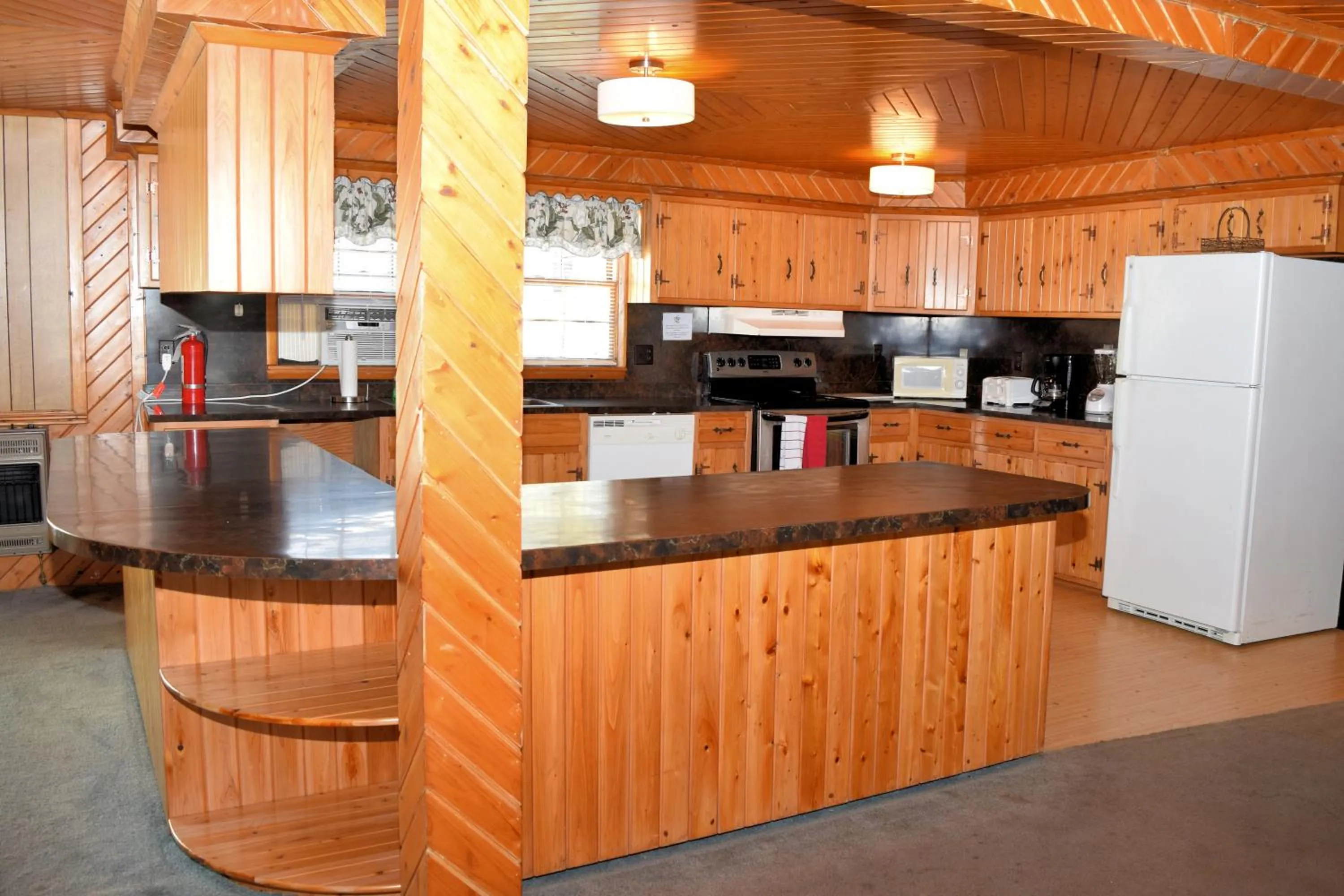 Kitchen or kitchenette in Blackbeard's Lodge