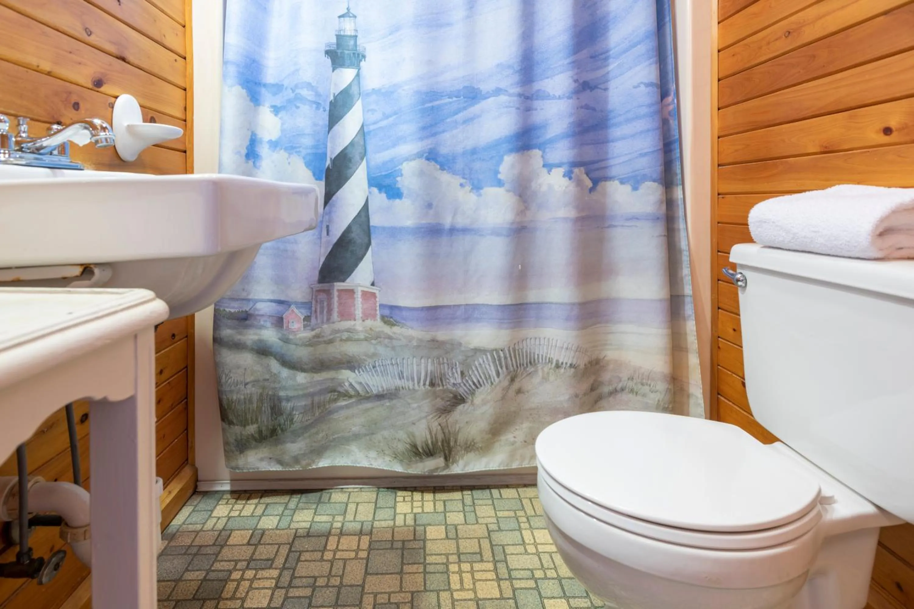 Bathroom in Blackbeard's Lodge
