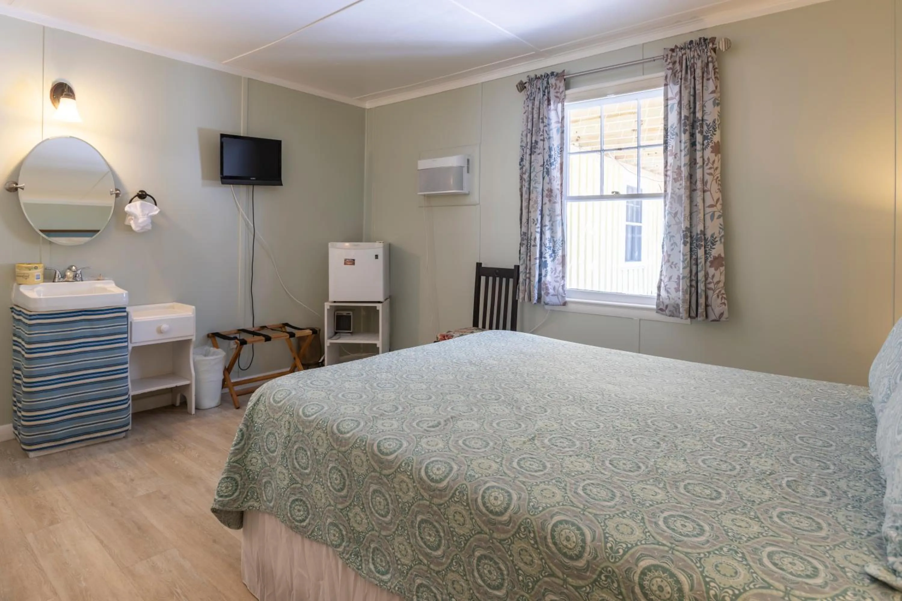 Bed in Blackbeard's Lodge