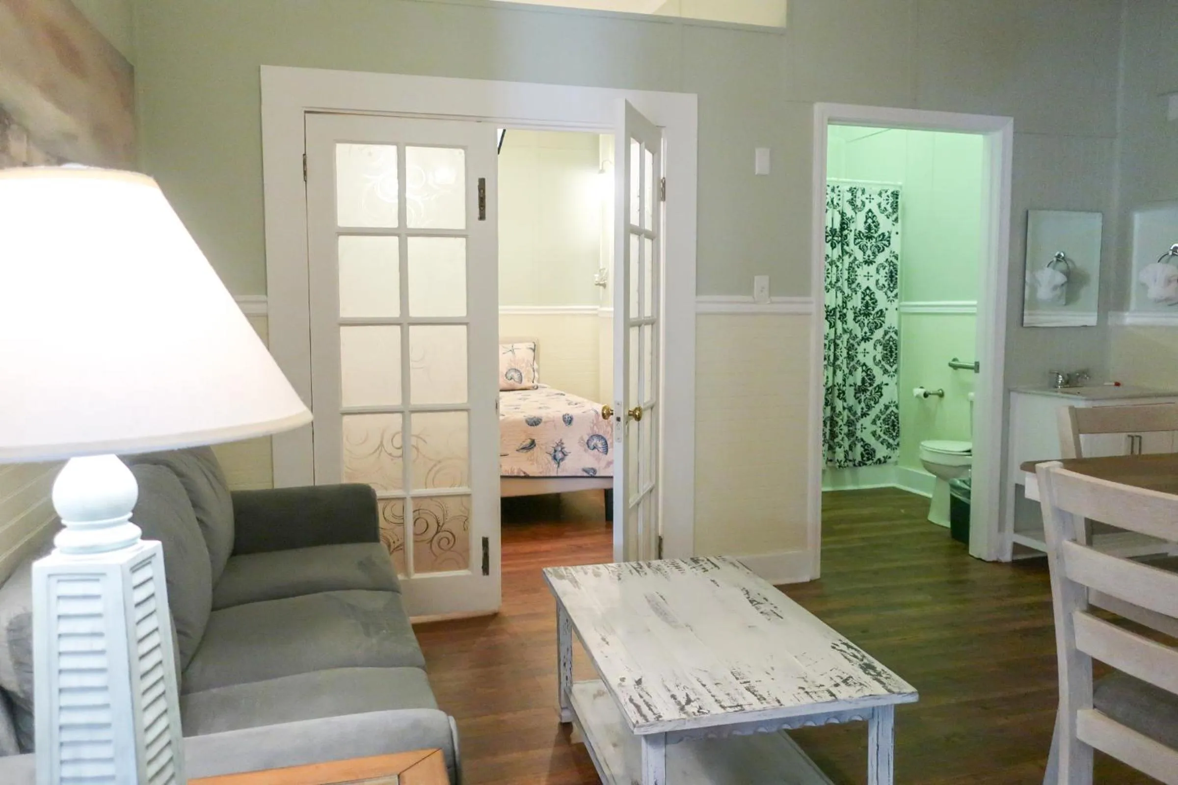 Seating area in Blackbeard's Lodge