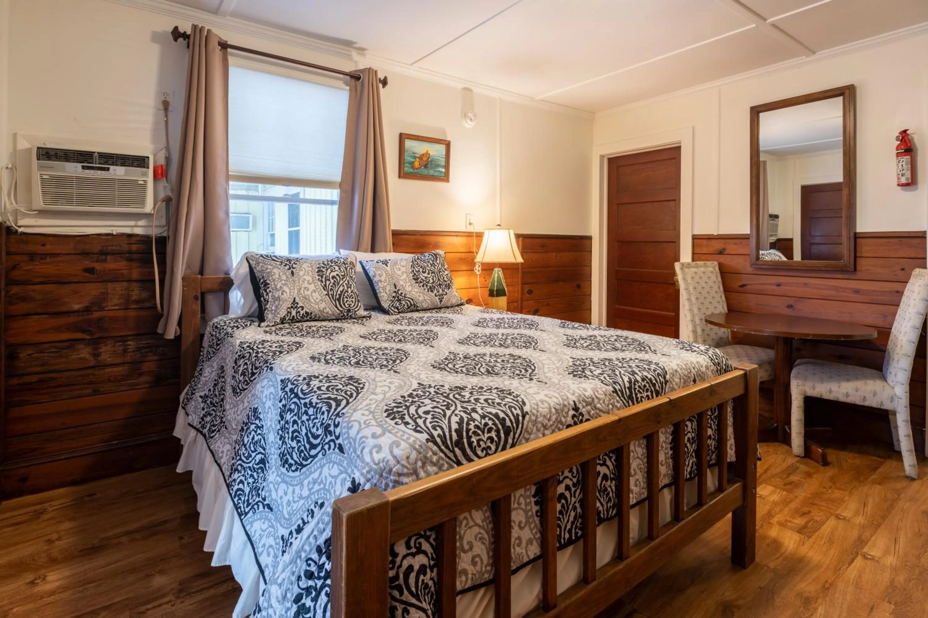 Bed in Blackbeard's Lodge