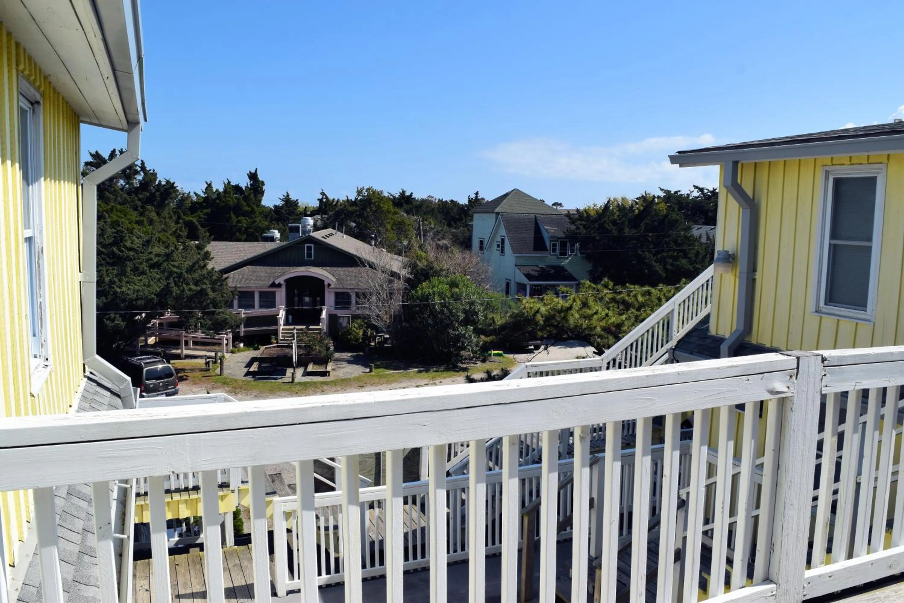 Quiet street view in Blackbeard's Lodge