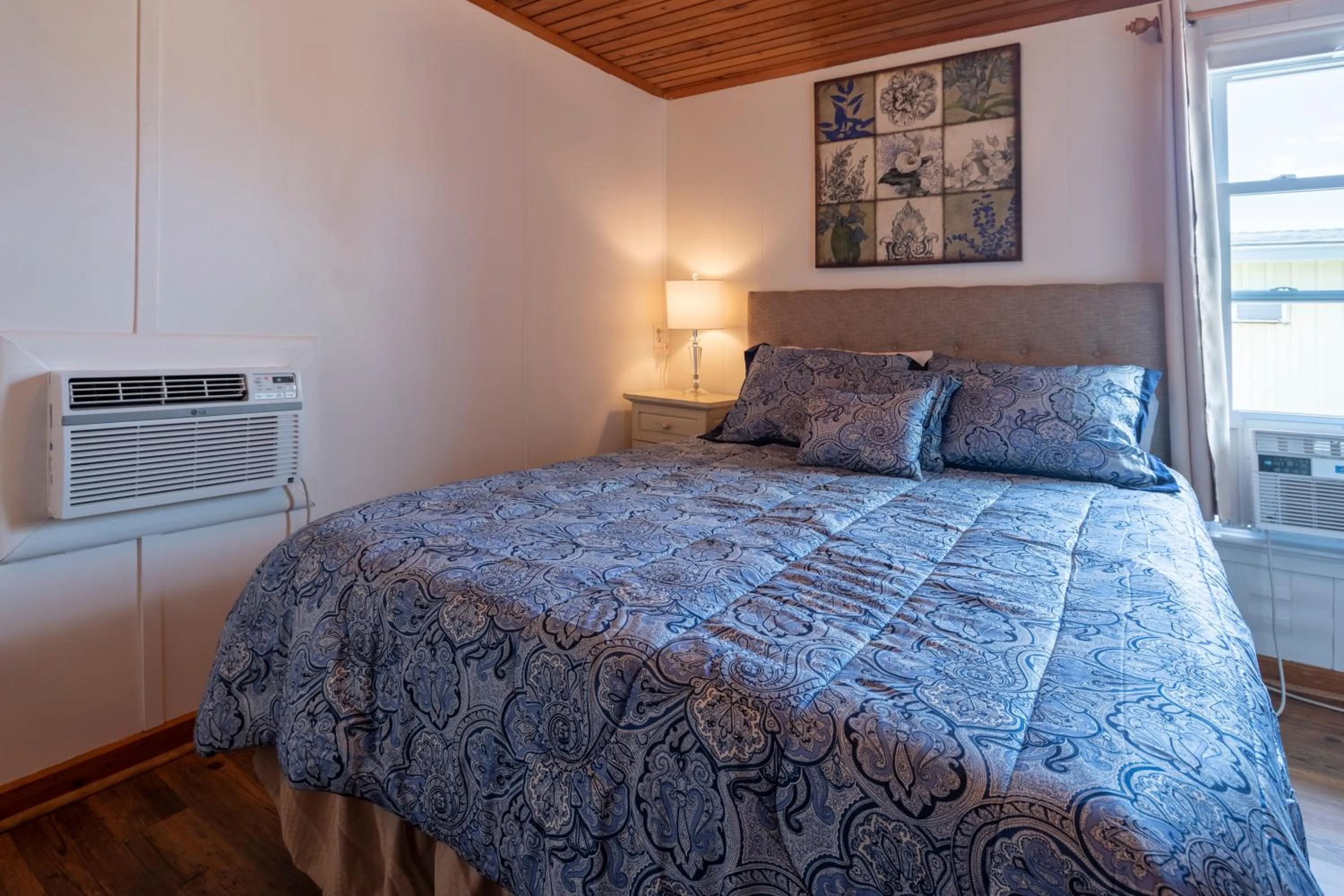 Bed in Blackbeard's Lodge