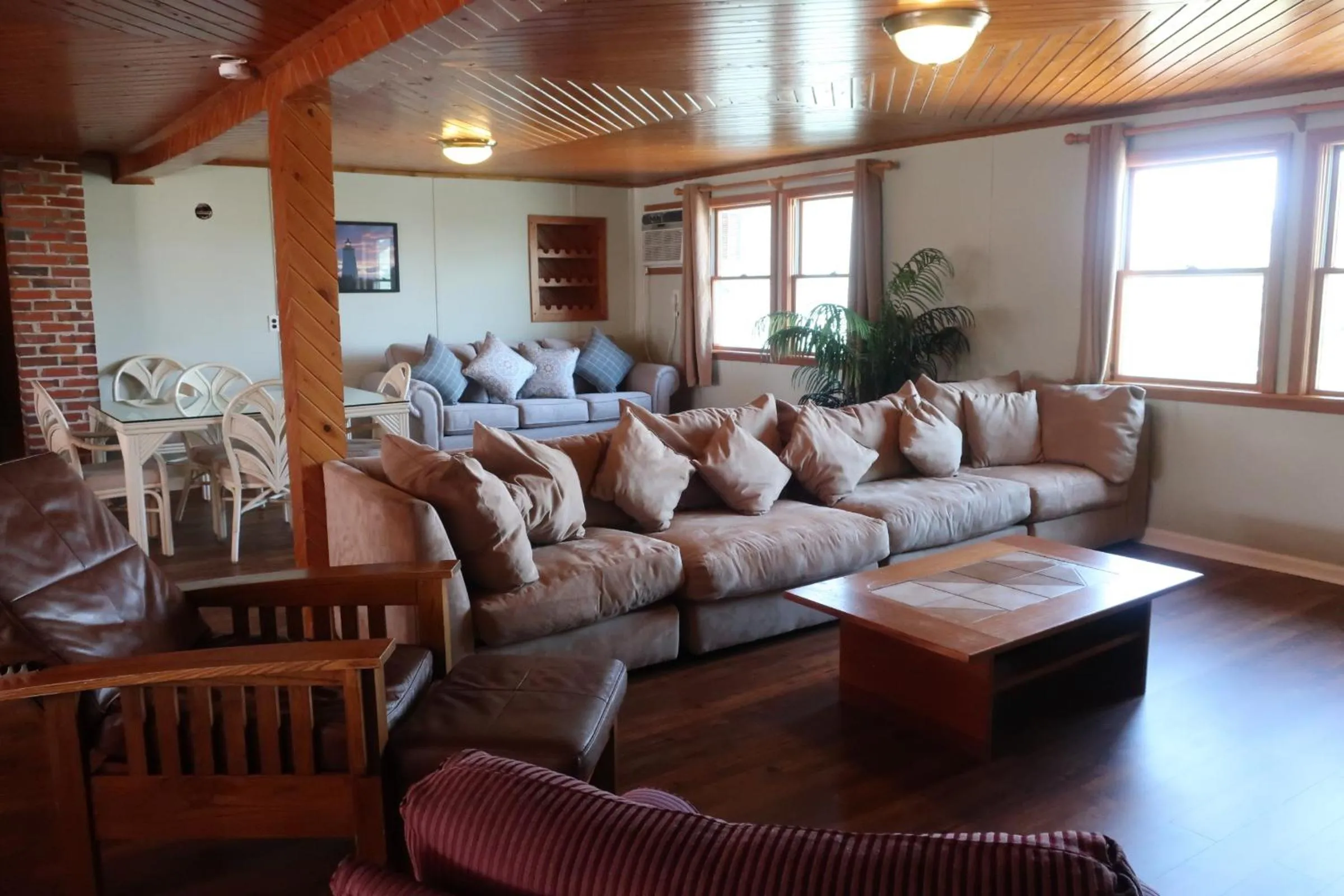 Seating area in Blackbeard's Lodge