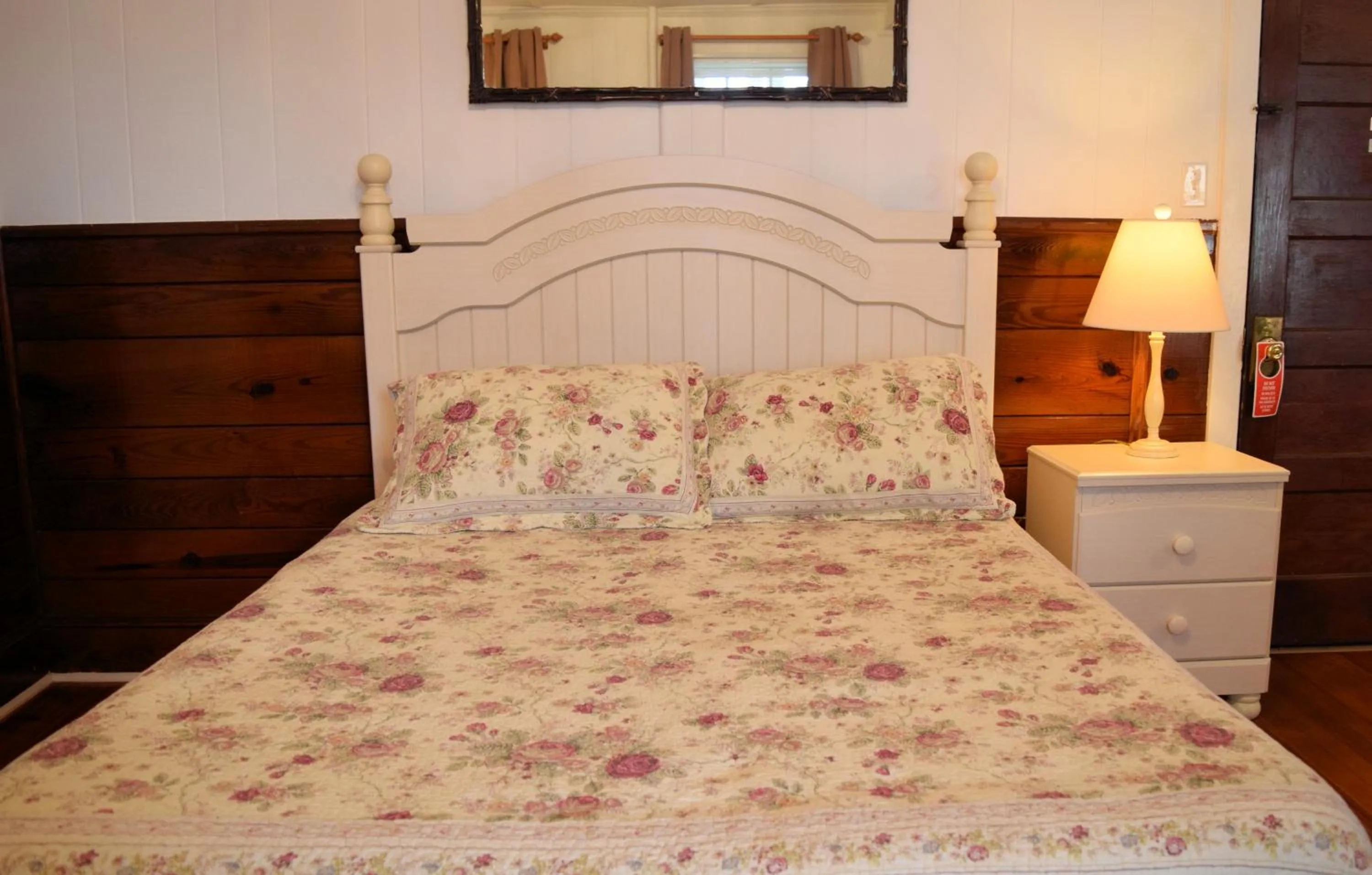 Bed in Blackbeard's Lodge