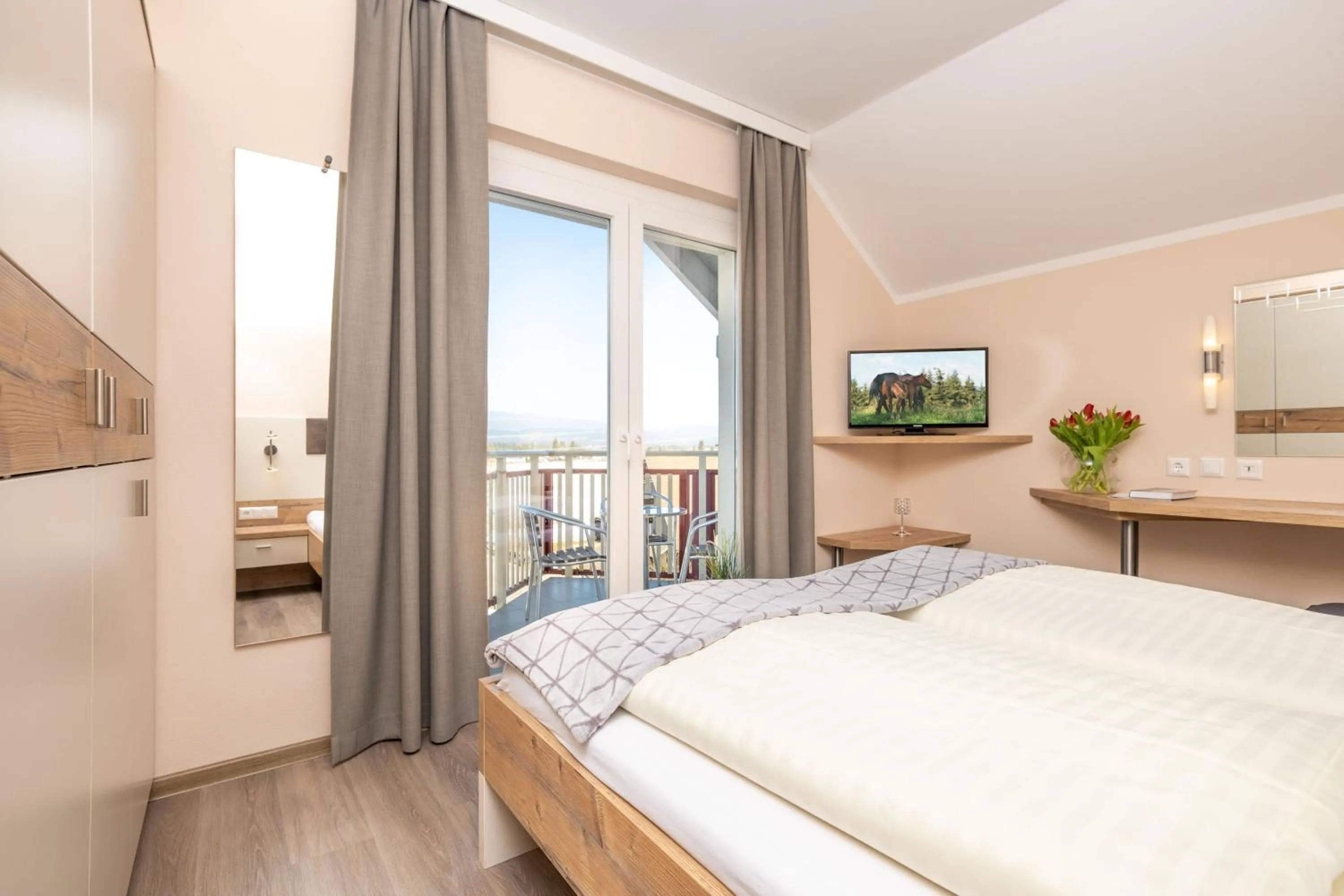 Photo of the whole room, Bed in Pogöriacherhof