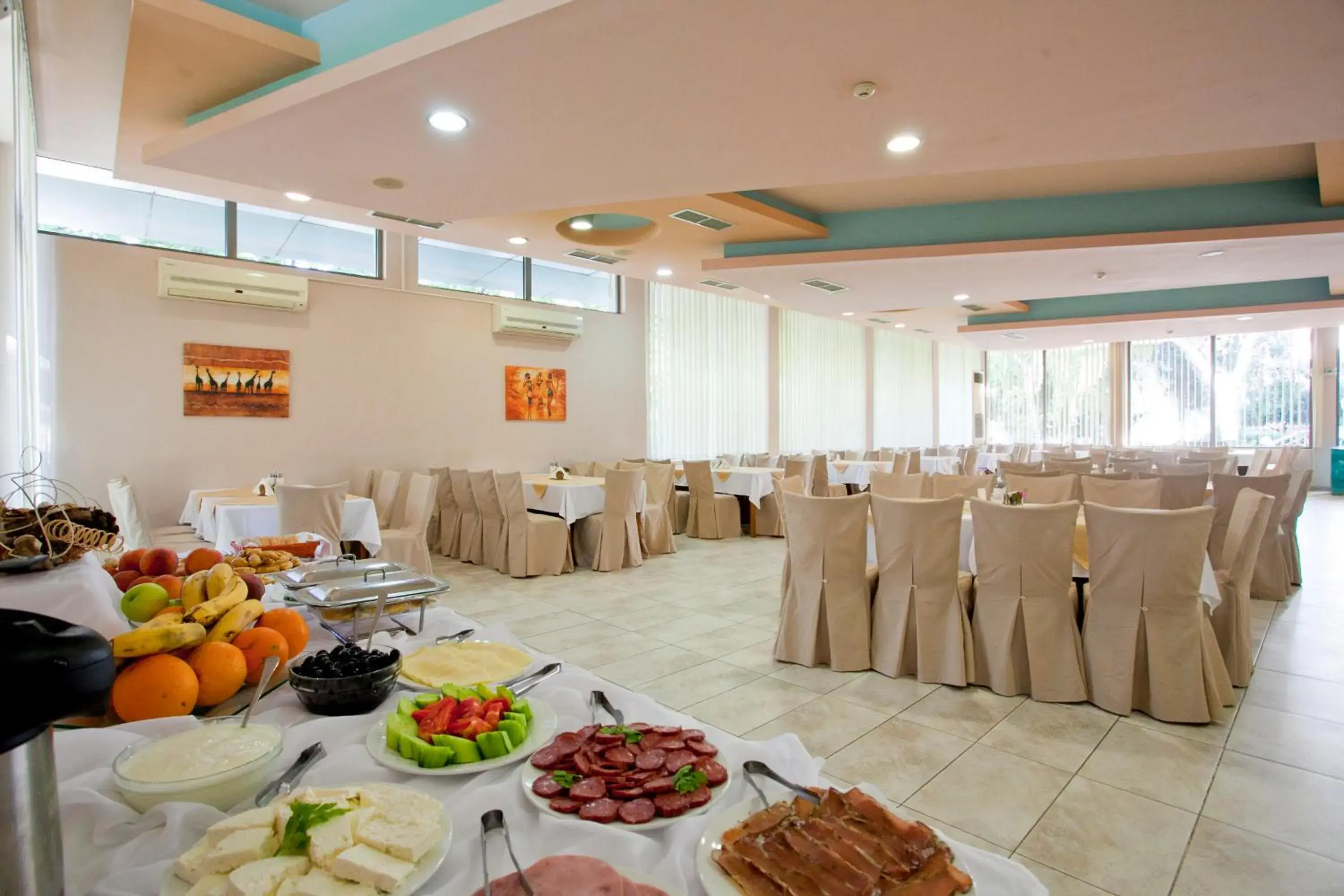 Restaurant/places to eat in Hotel Intelcoop Restaurant/places to eat in Hotel Intelcoop