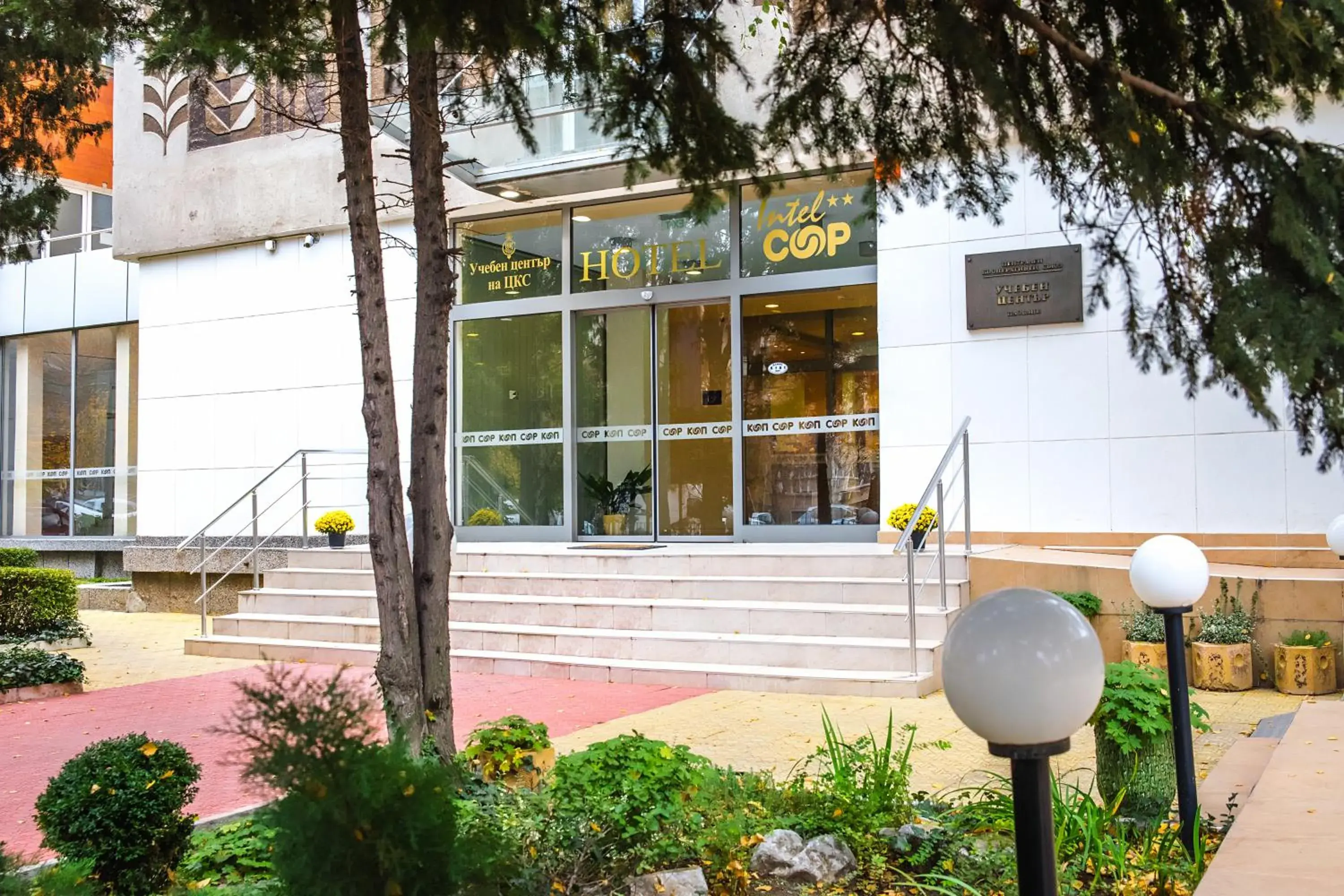 Facade/entrance in Hotel Intelcoop Facade/entrance in Hotel Intelcoop