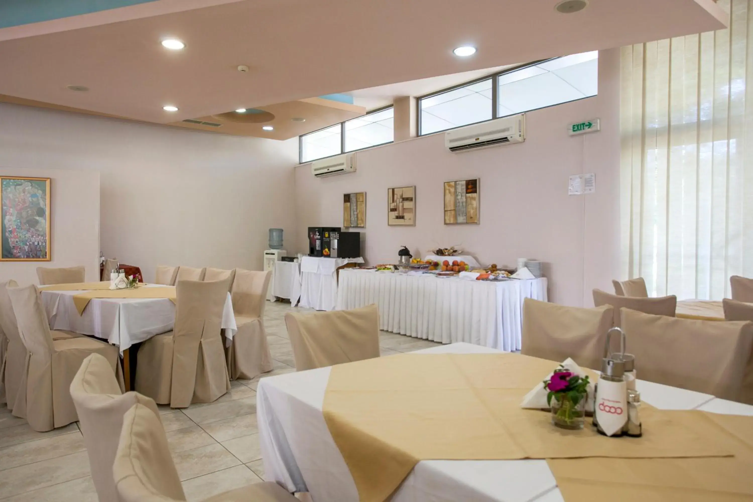 Restaurant/places to eat in Hotel Intelcoop Restaurant/places to eat in Hotel Intelcoop