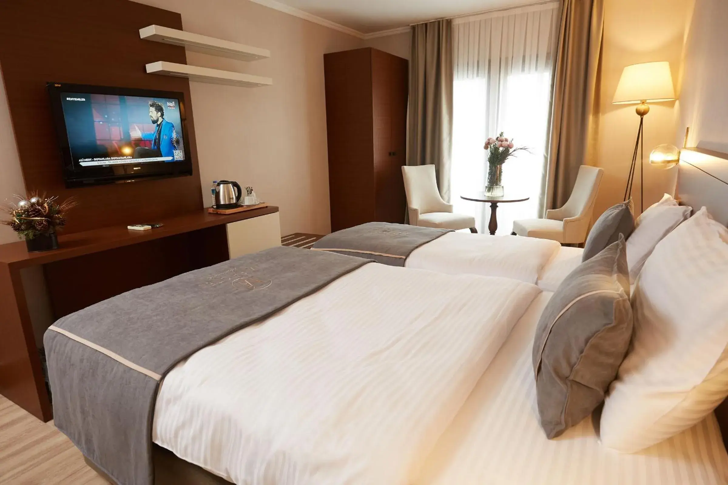 TV and multimedia, Bed in Mira Otel Alsancak TV and multimedia, Bed in Mira Otel Alsancak