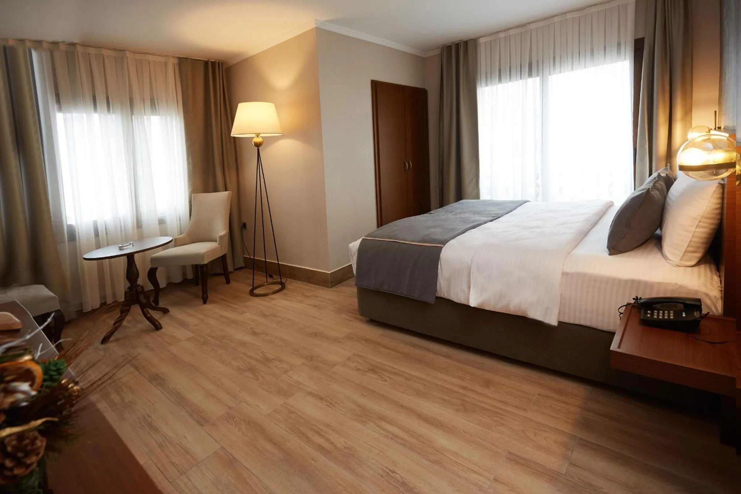 Photo of the whole room, Bed in Mira Otel Alsancak