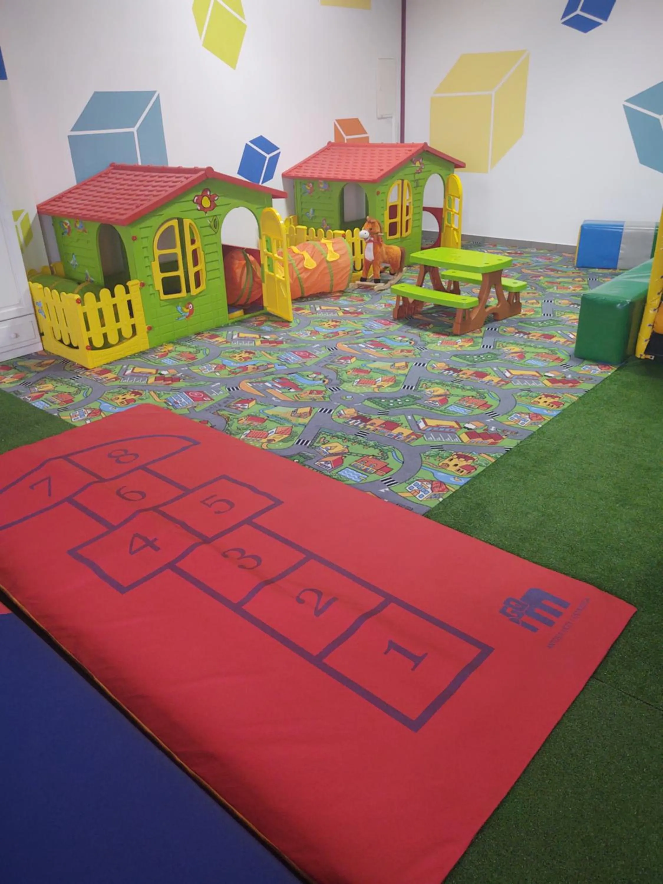 Children play ground in Mazurska Chata jezioro i aquapark 6 min, centrum i promenada 12 min