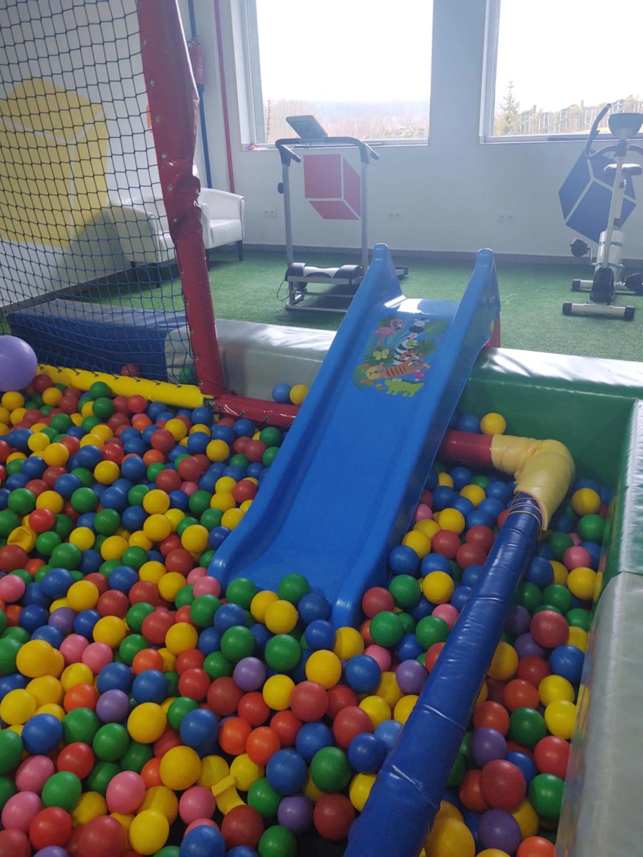 Children play ground in Mazurska Chata jezioro i aquapark 6 min, centrum i promenada 12 min