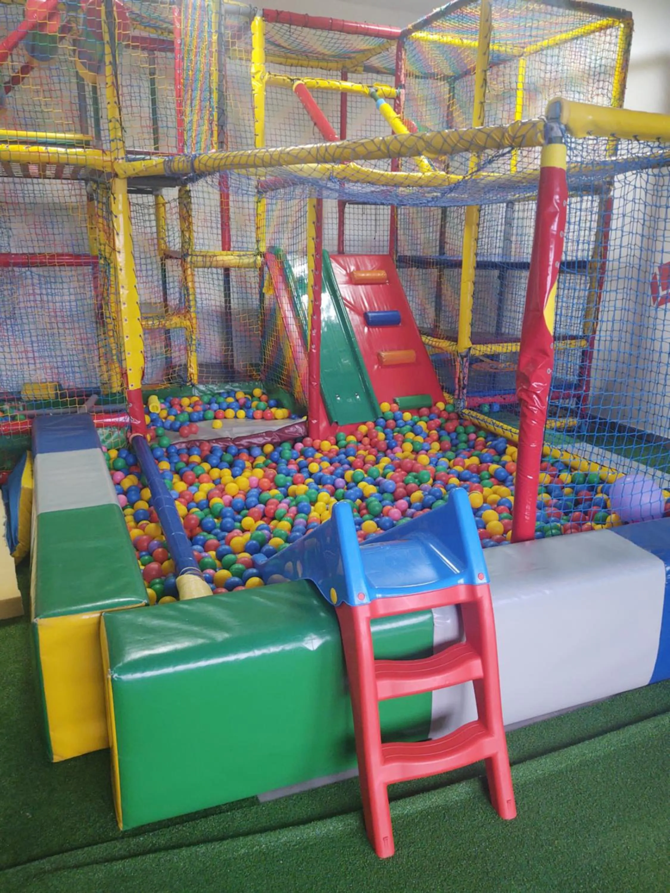 Children play ground in Mazurska Chata jezioro i aquapark 6 min, centrum i promenada 12 min