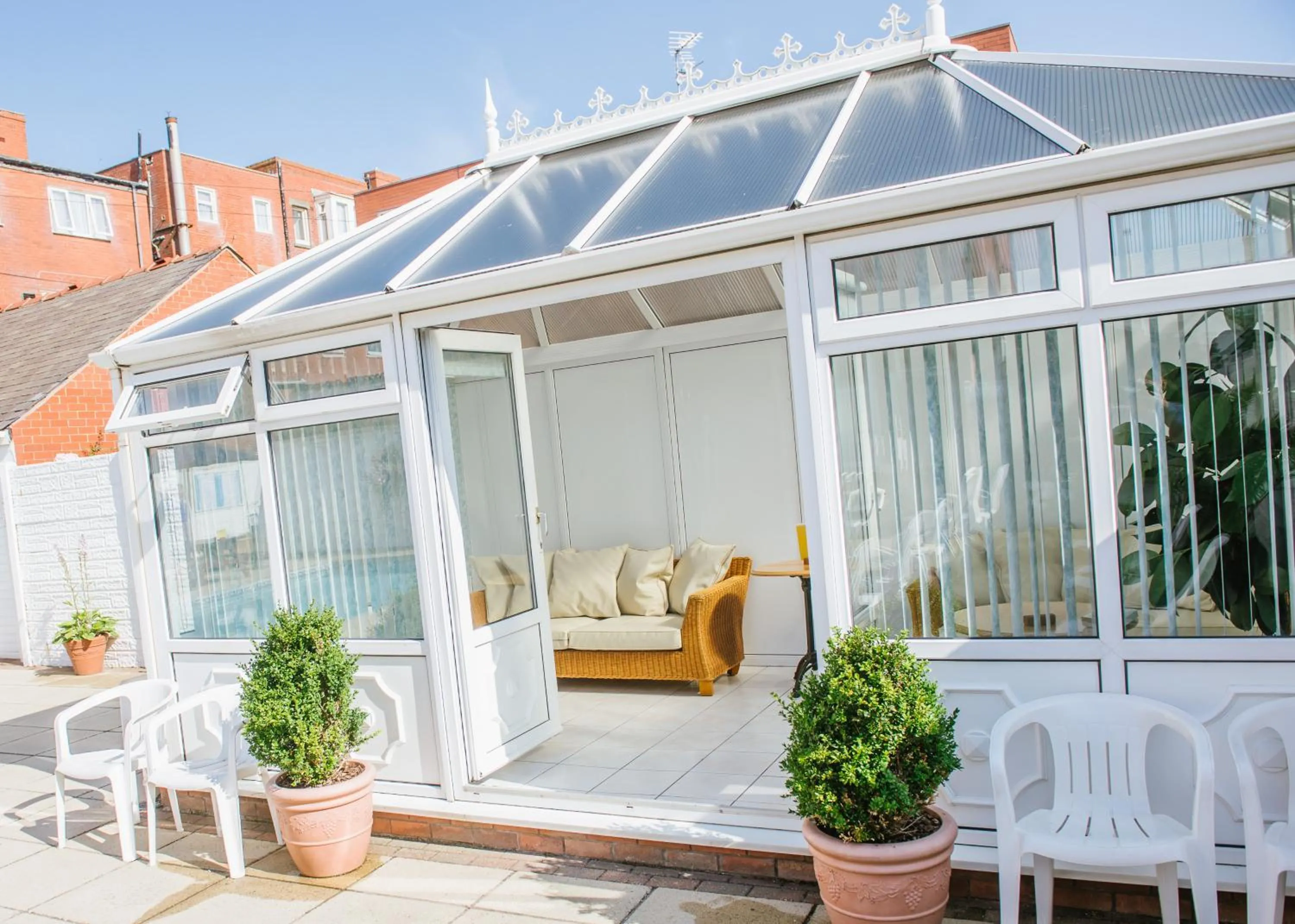 Living room in Doric Hotel