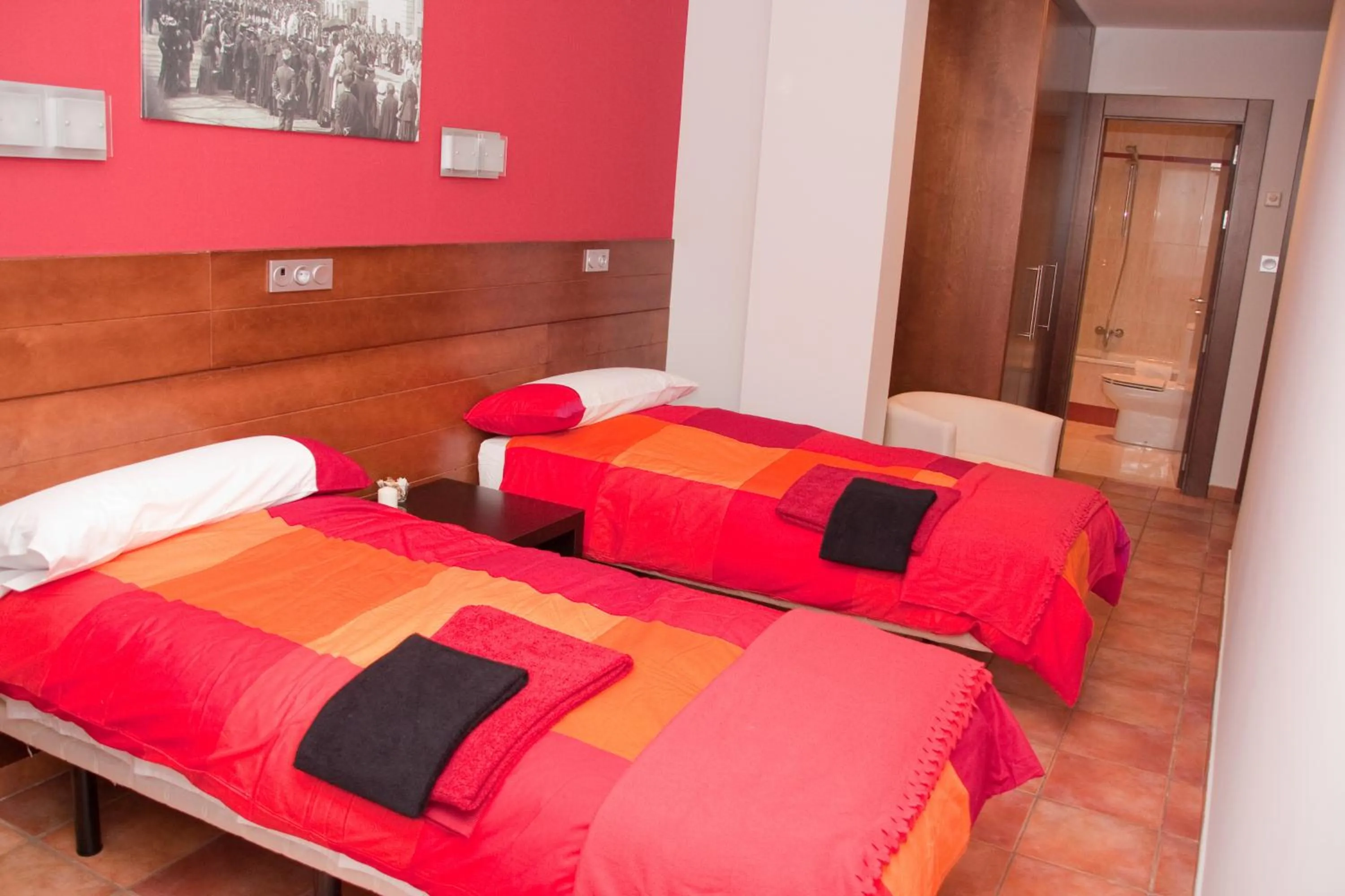 Photo of the whole room, Bed in Hotel Cuéntame