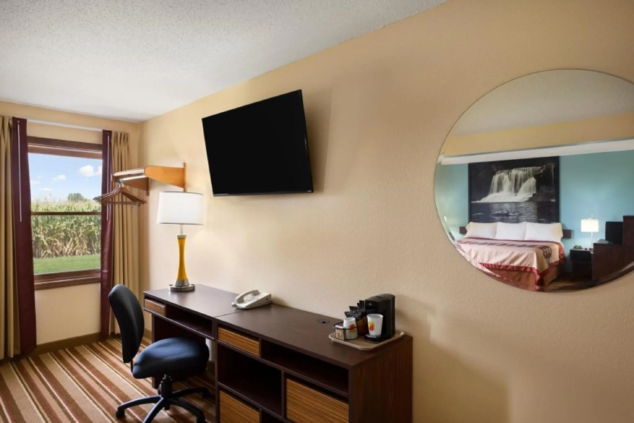 Bedroom, Bed in Super 8 by Wyndham Mattoon