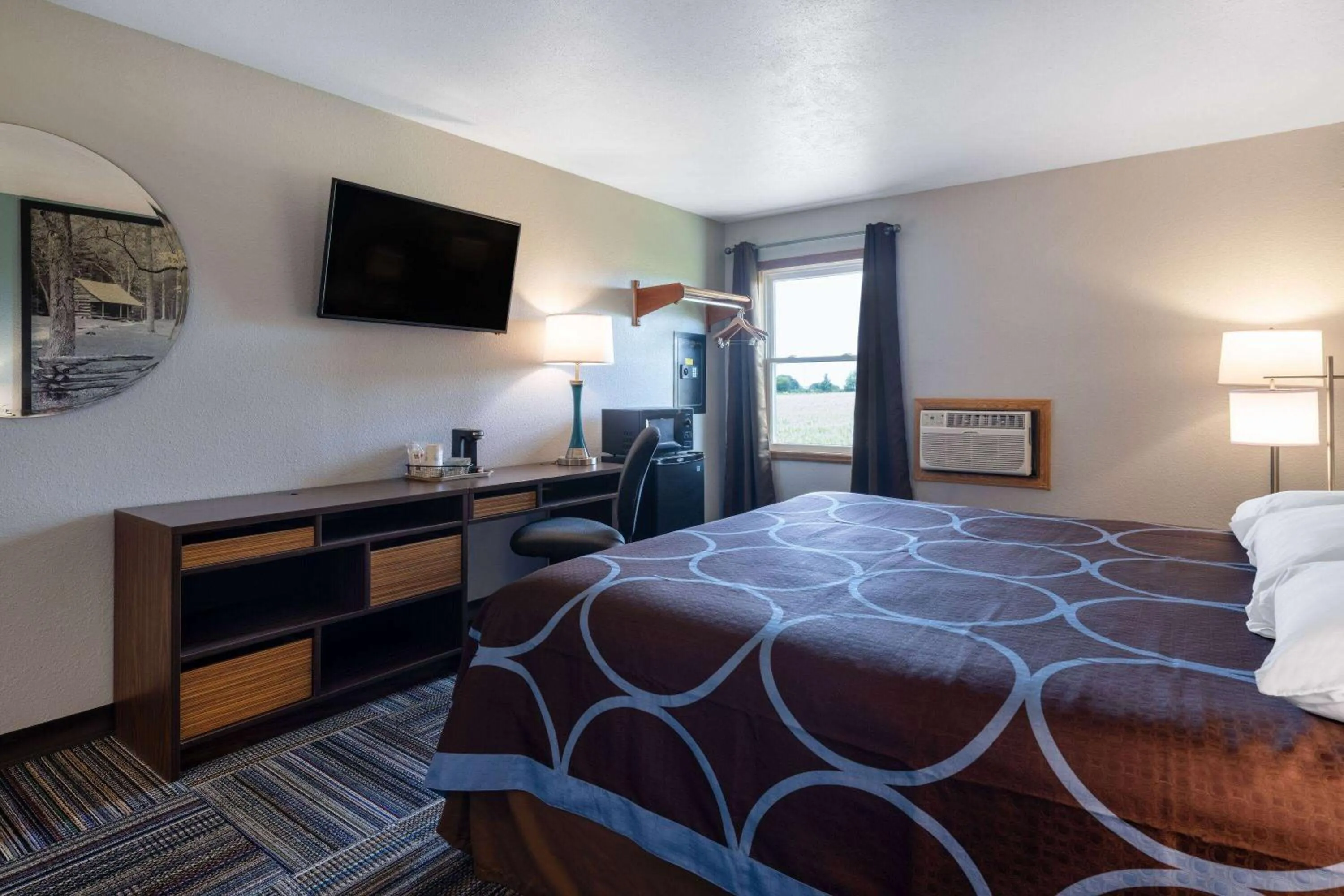 Photo of the whole room, Bed in Super 8 by Wyndham Mattoon