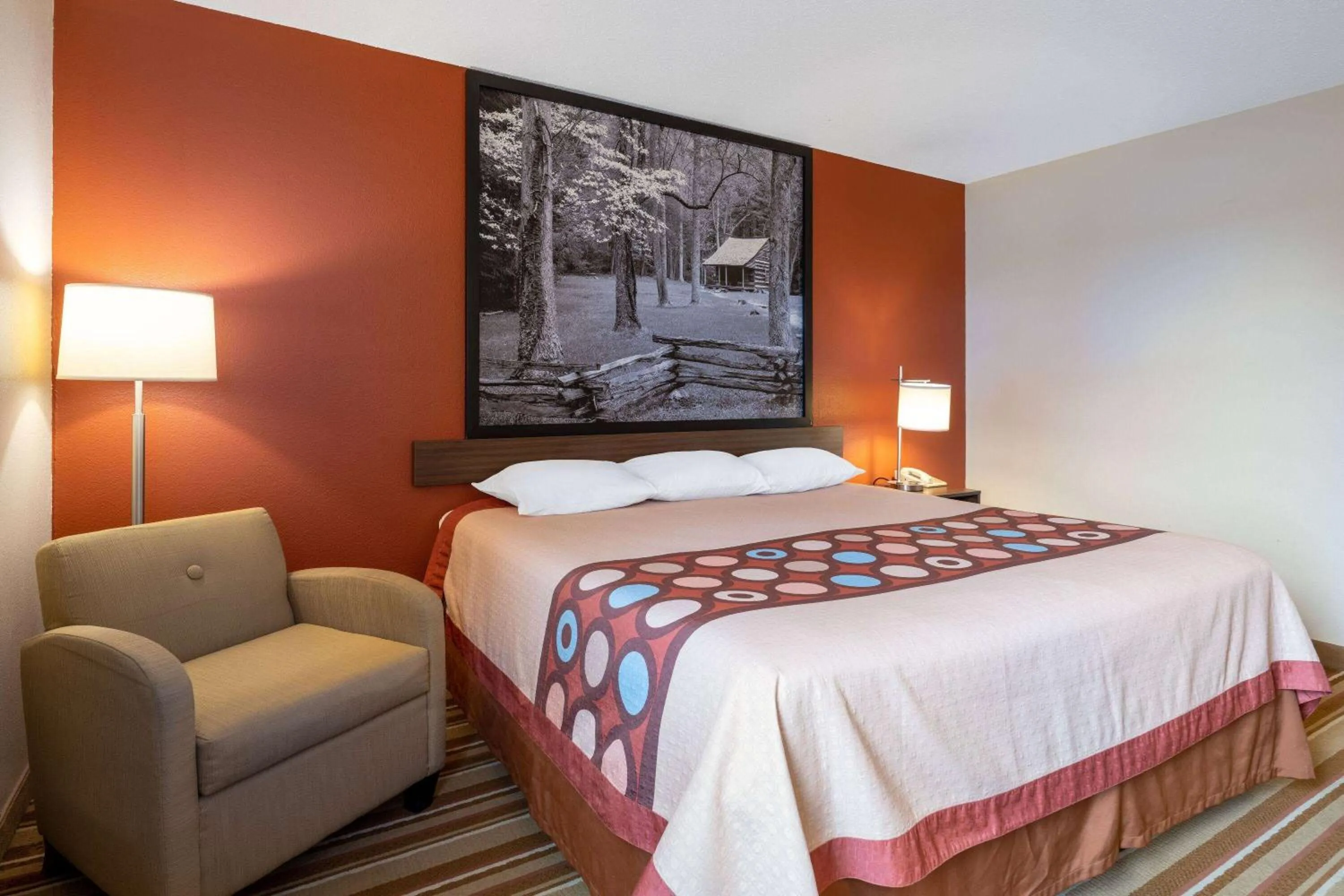 Photo of the whole room, Bed in Super 8 by Wyndham Mattoon