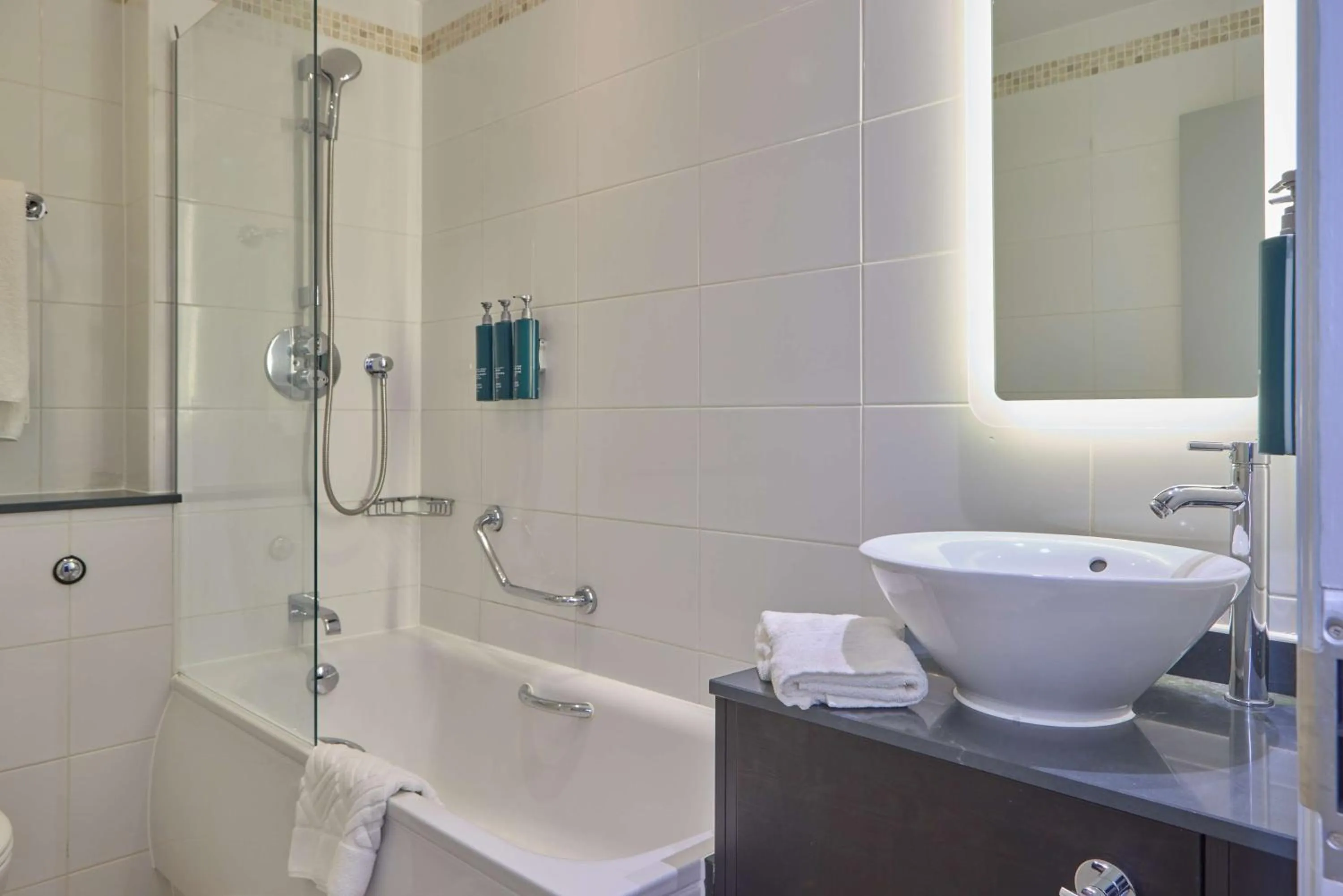 Bathroom in DoubleTree By Hilton Brighton Metropole