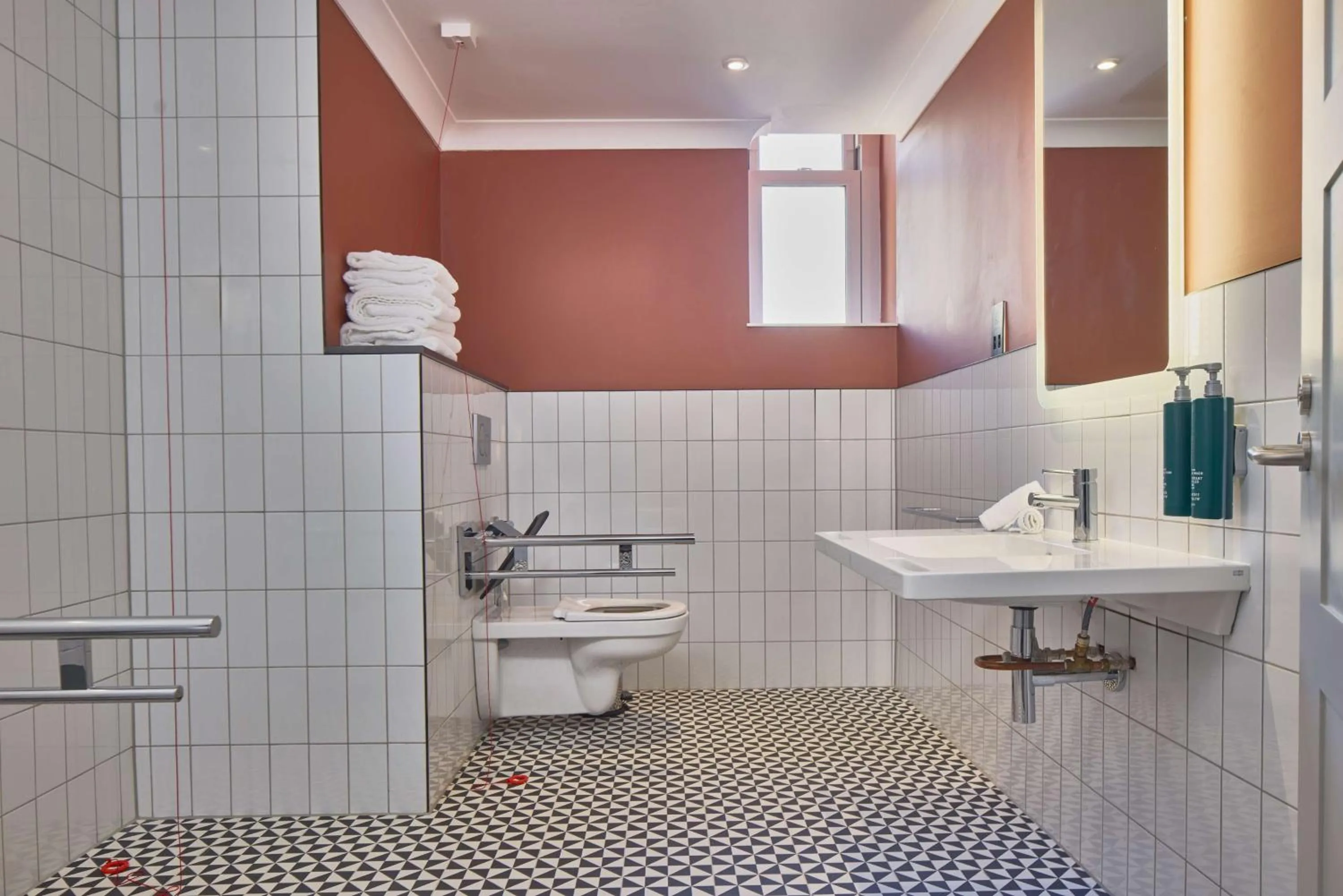 Bathroom in DoubleTree By Hilton Brighton Metropole