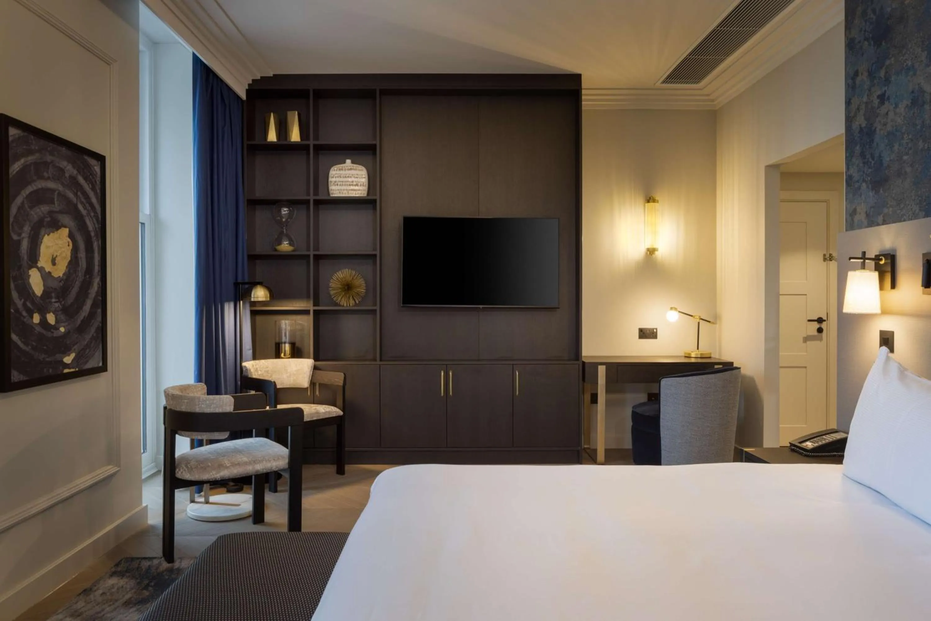 Bedroom, Bed in DoubleTree By Hilton Brighton Metropole