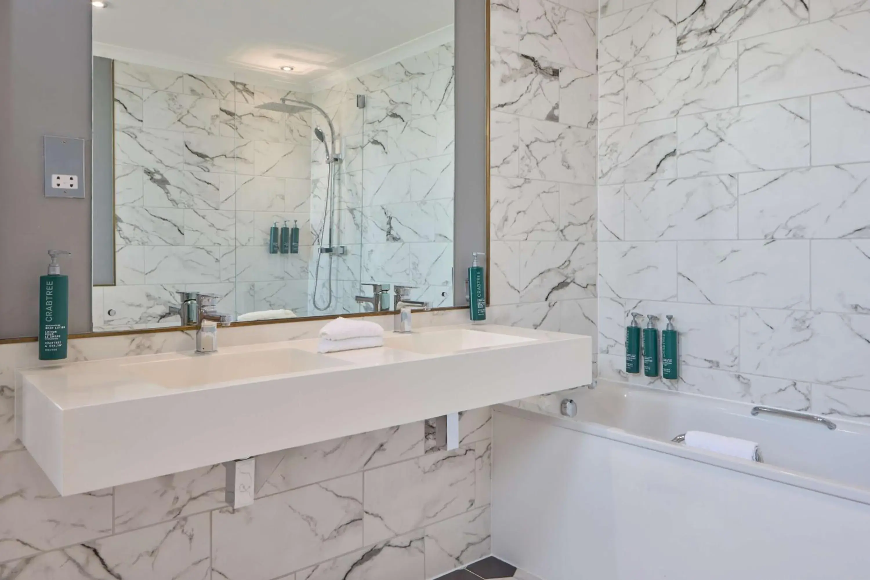 Bathroom in DoubleTree By Hilton Brighton Metropole Bathroom in DoubleTree By Hilton Brighton Metropole