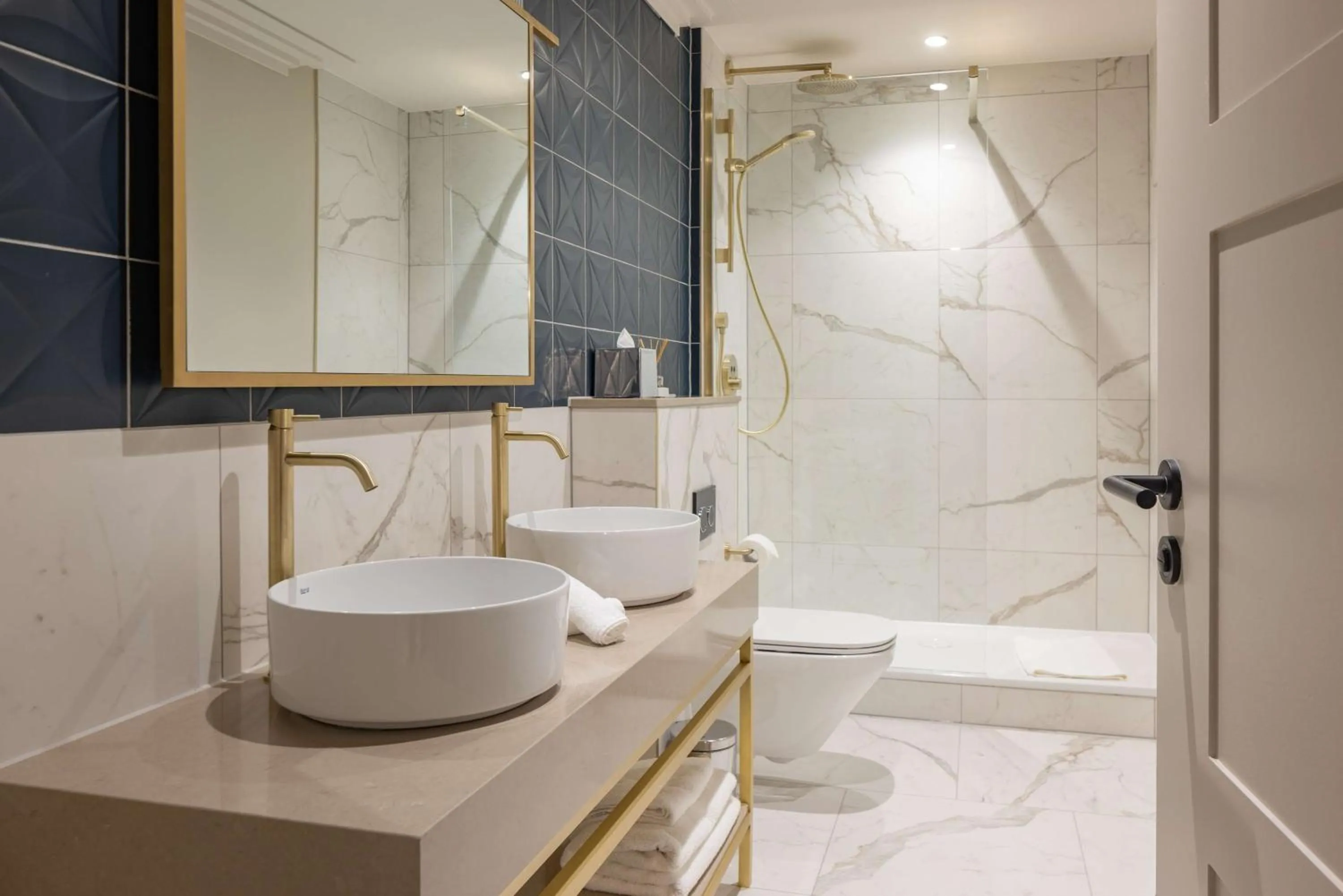 Bathroom in DoubleTree By Hilton Brighton Metropole