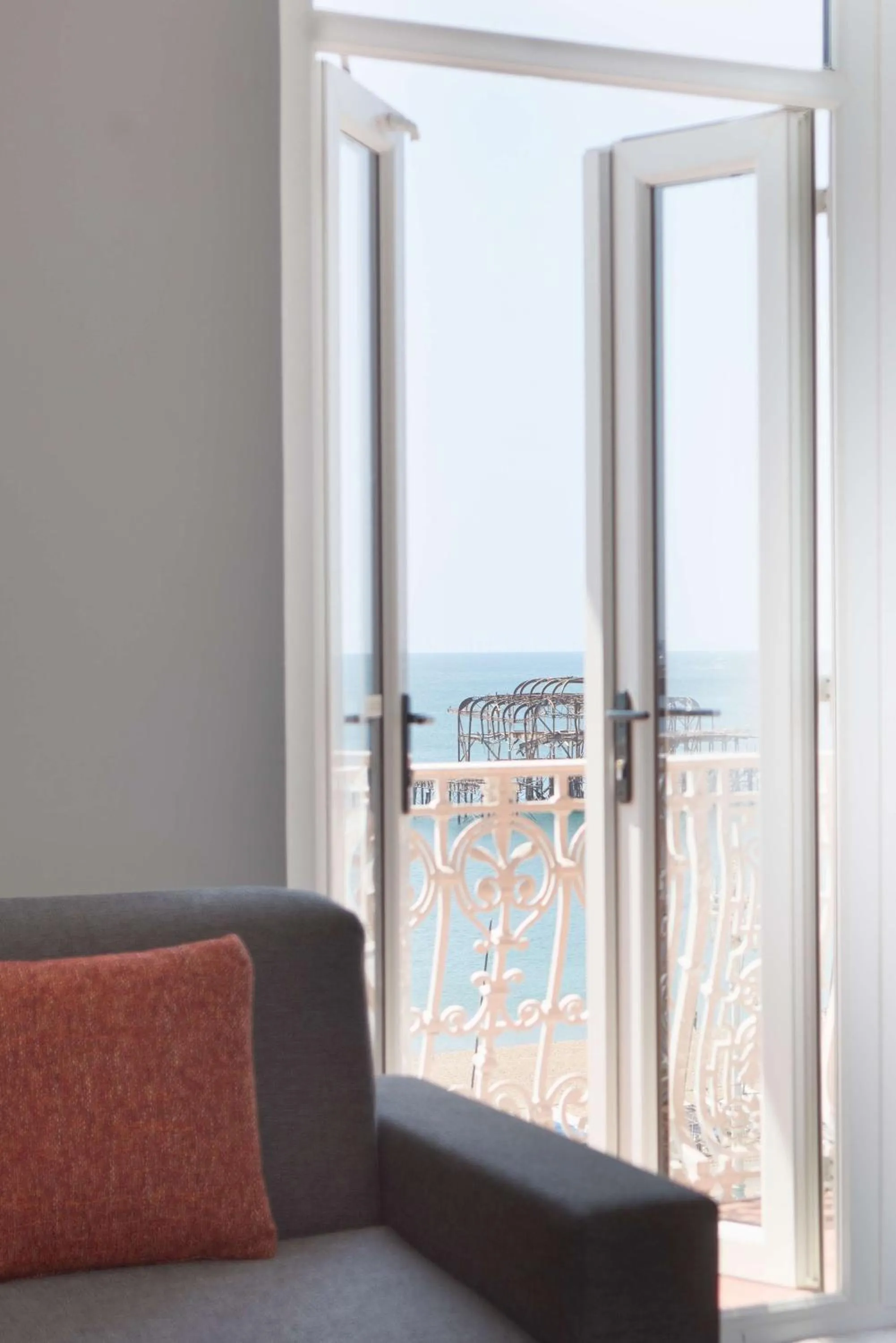 Photo of the whole room in DoubleTree By Hilton Brighton Metropole