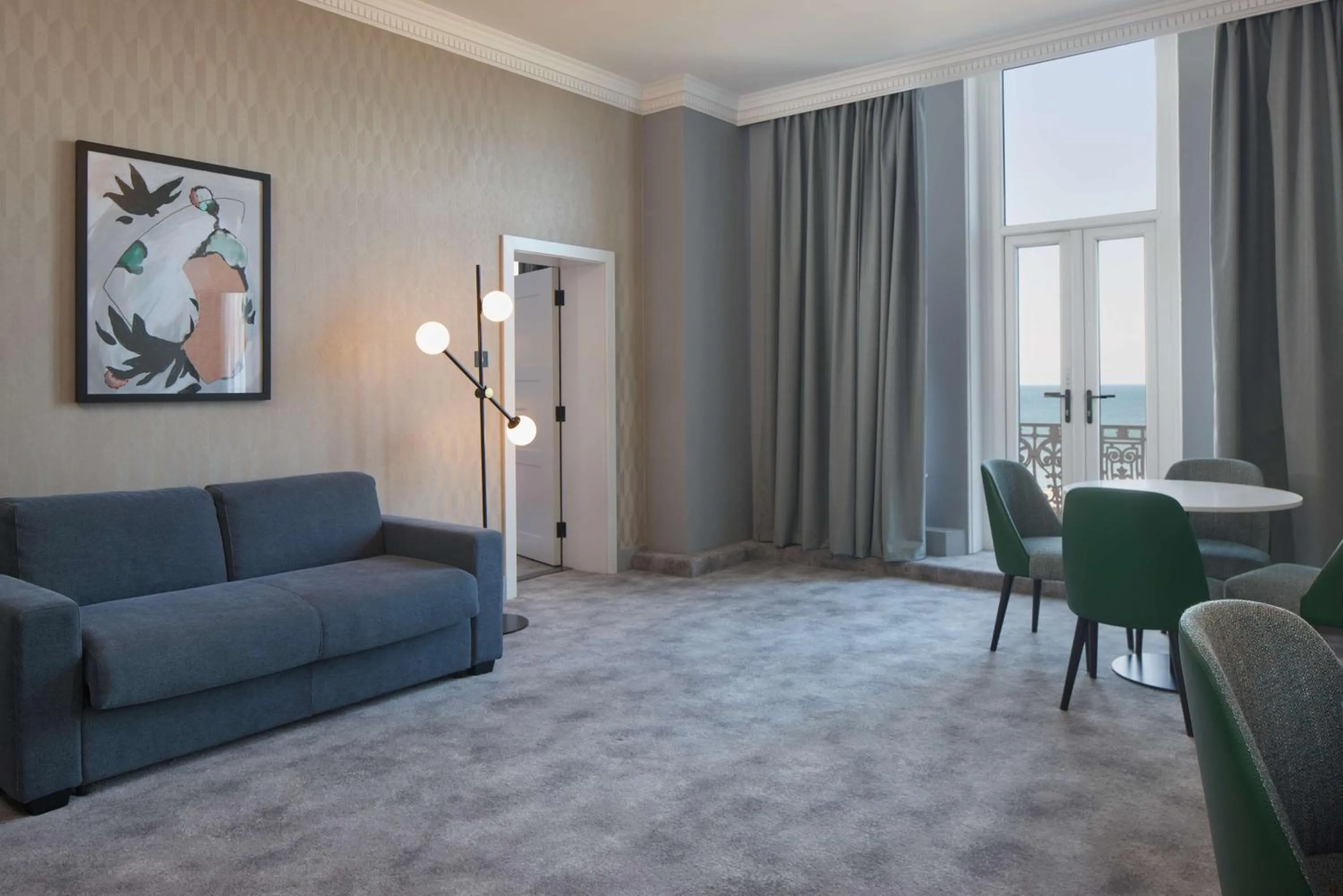 Photo of the whole room in DoubleTree By Hilton Brighton Metropole