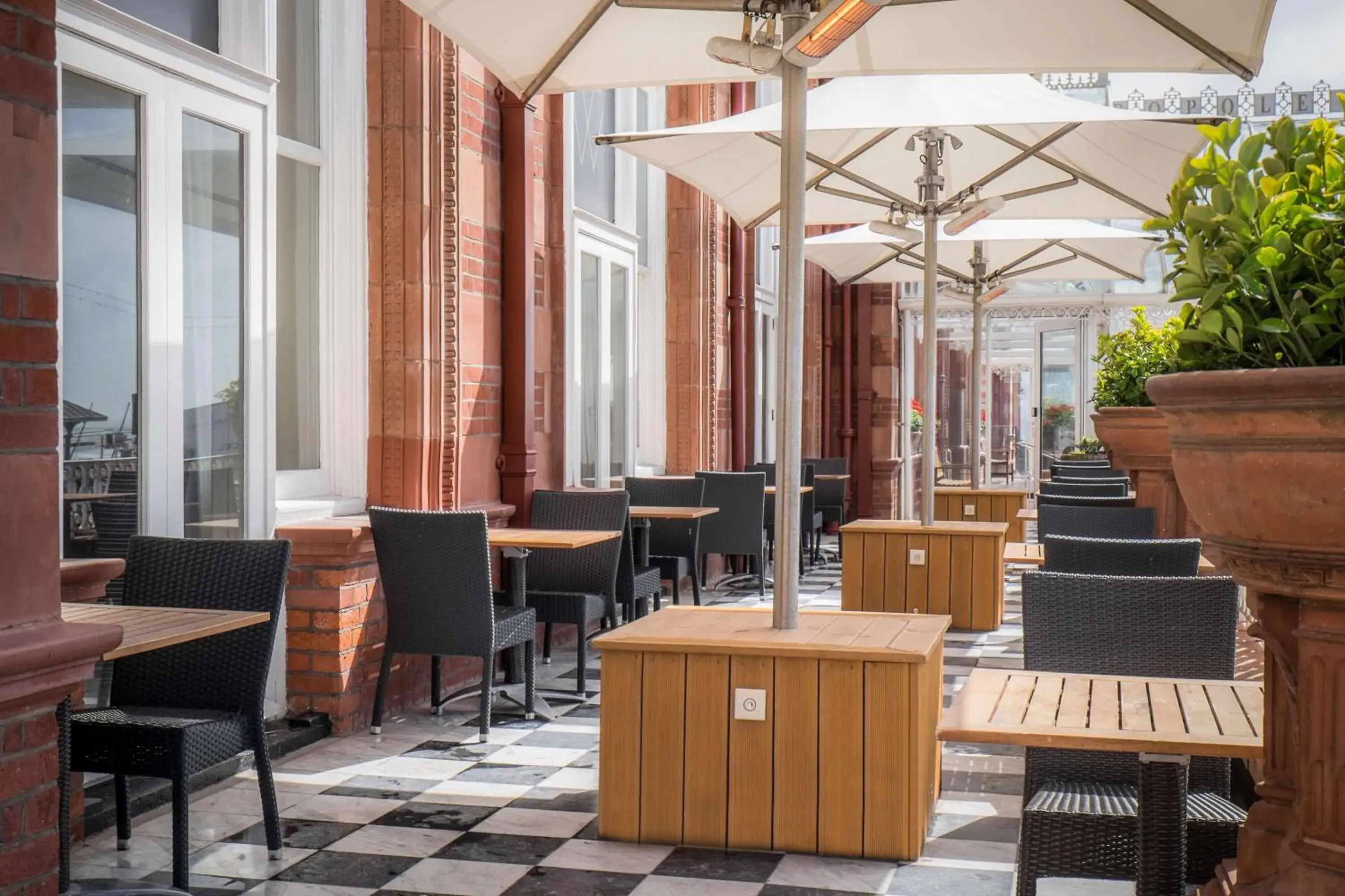 Restaurant/places to eat in DoubleTree By Hilton Brighton Metropole Restaurant/places to eat in DoubleTree By Hilton Brighton Metropole