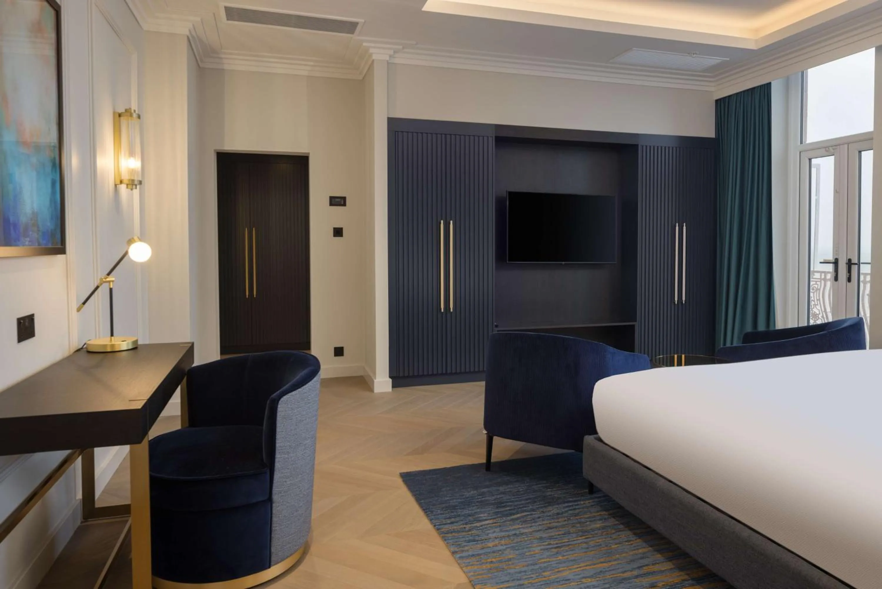 Bedroom, Bed in DoubleTree By Hilton Brighton Metropole