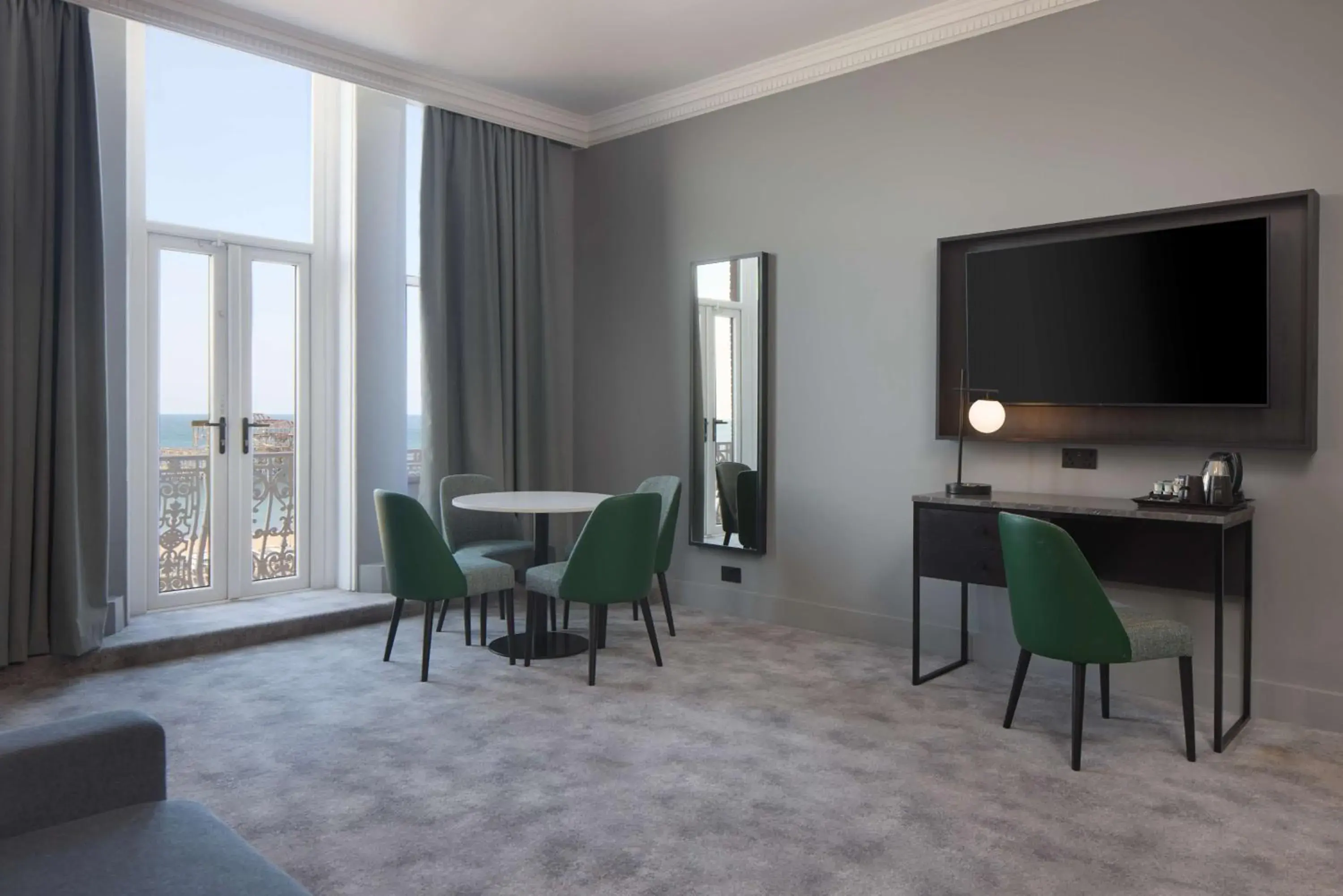 Photo of the whole room in DoubleTree By Hilton Brighton Metropole Photo of the whole room in DoubleTree By Hilton Brighton Metropole