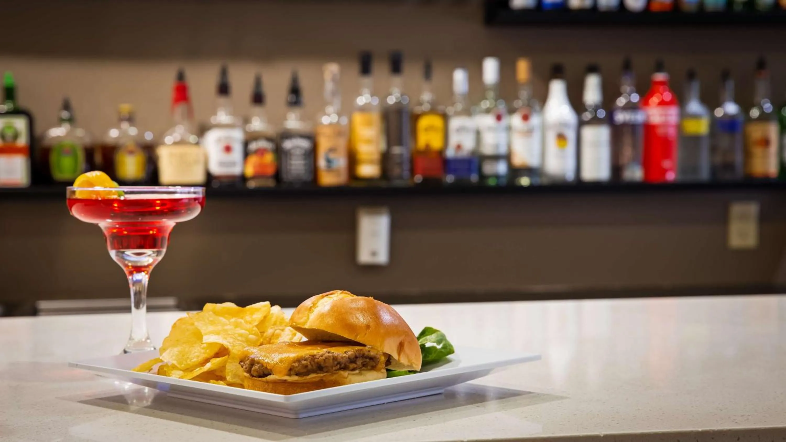 Restaurant/places to eat in Best Western Plus Kansas City Airport - KCI East