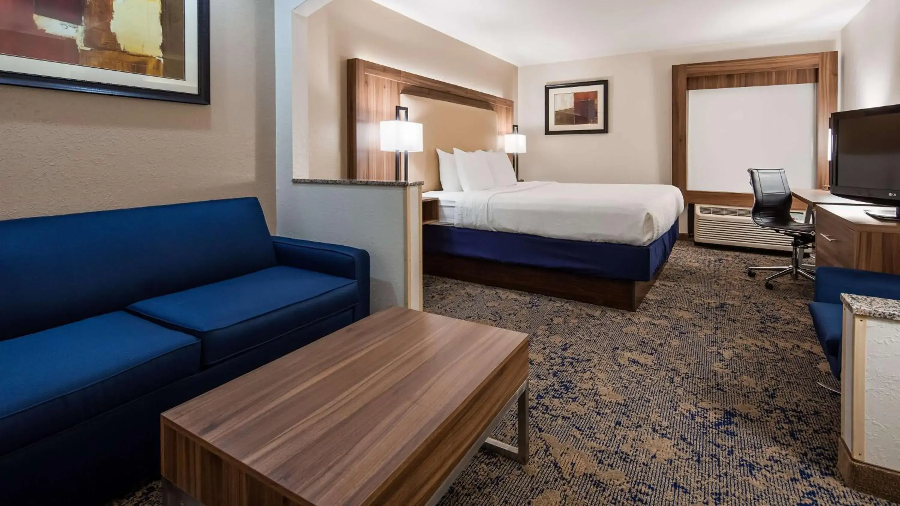 Photo of the whole room, Bed in Best Western Plus Kansas City Airport - KCI East Photo of the whole room, Bed in Best Western Plus Kansas City Airport - KCI East