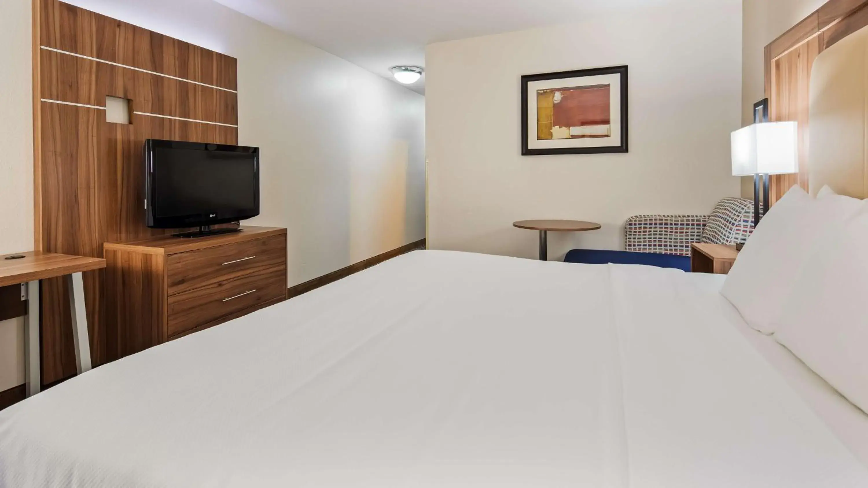 Photo of the whole room, Bed in Best Western Plus Kansas City Airport - KCI East Photo of the whole room, Bed in Best Western Plus Kansas City Airport - KCI East