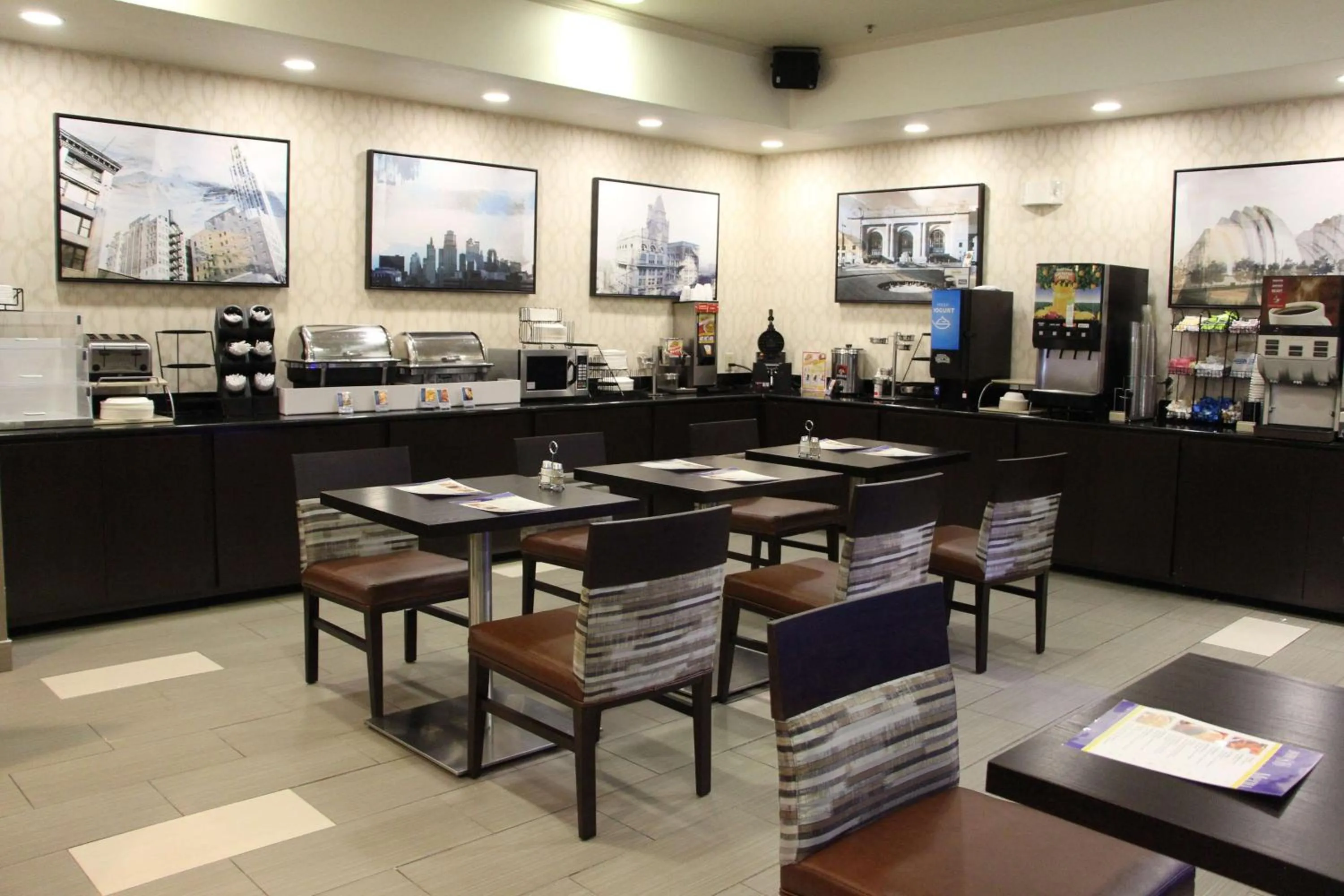 Restaurant/places to eat in Best Western Plus Kansas City Airport - KCI East