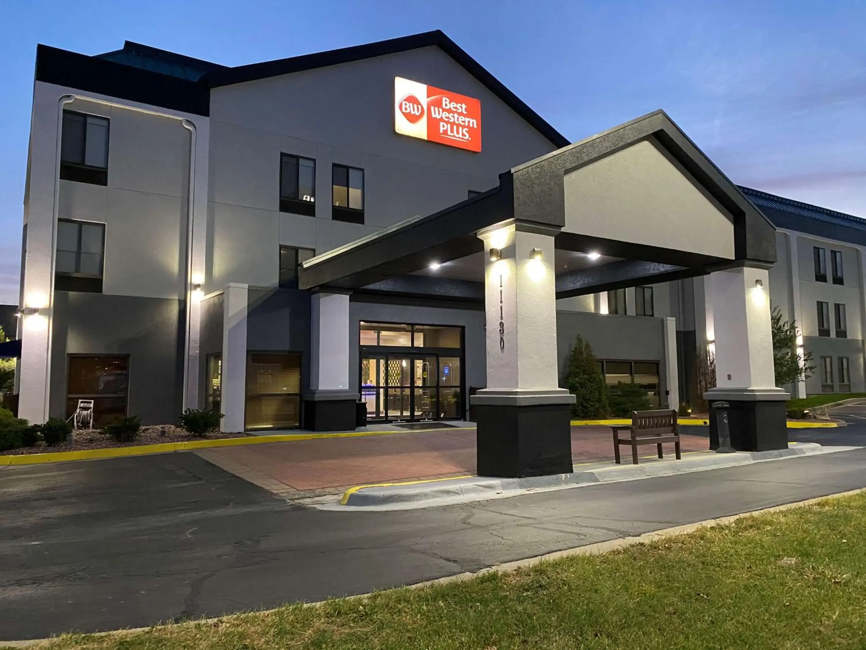 Property building in Best Western Plus Kansas City Airport - KCI East Property building in Best Western Plus Kansas City Airport - KCI East