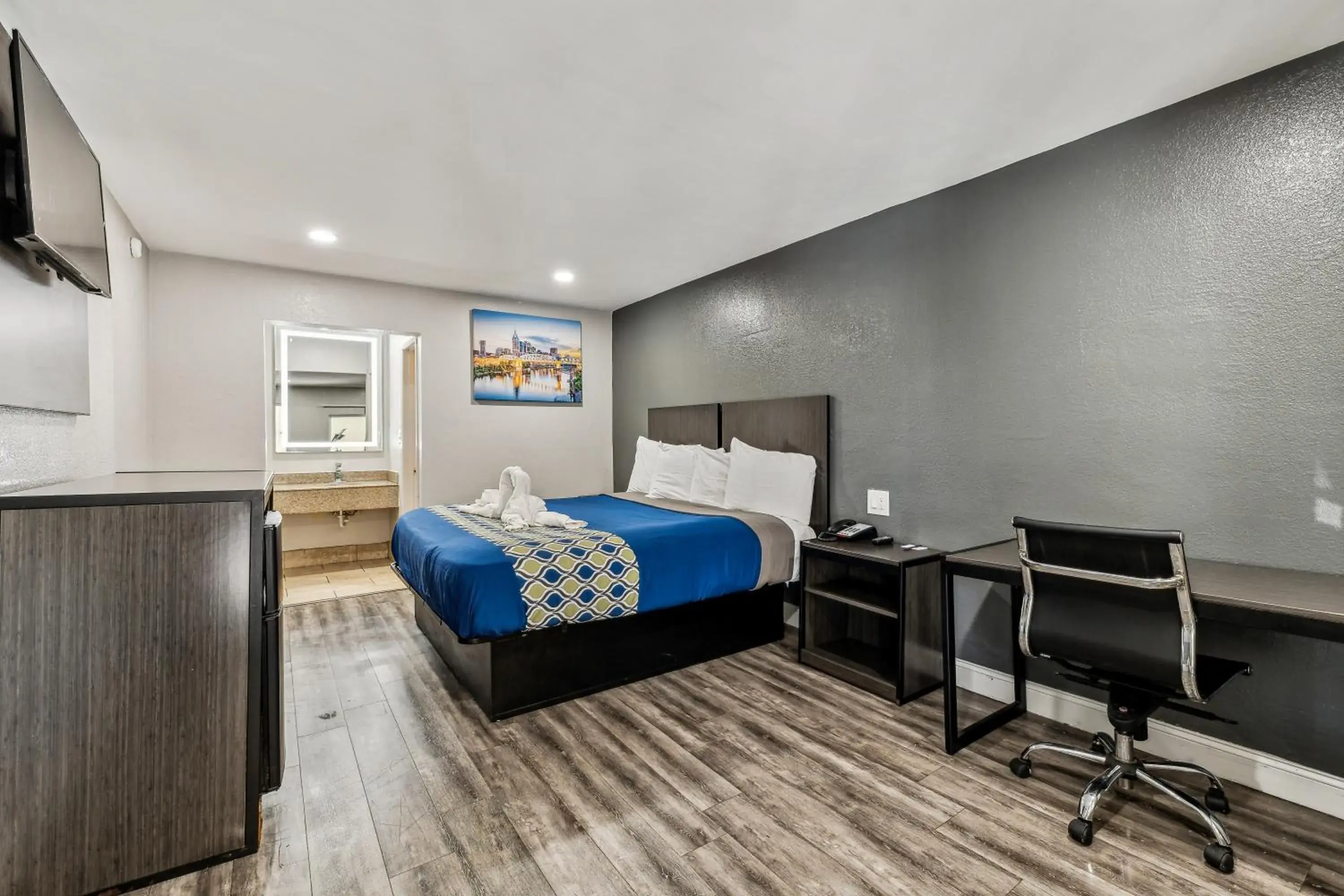 Bed in Knights Inn Antioch Bed in Knights Inn Antioch