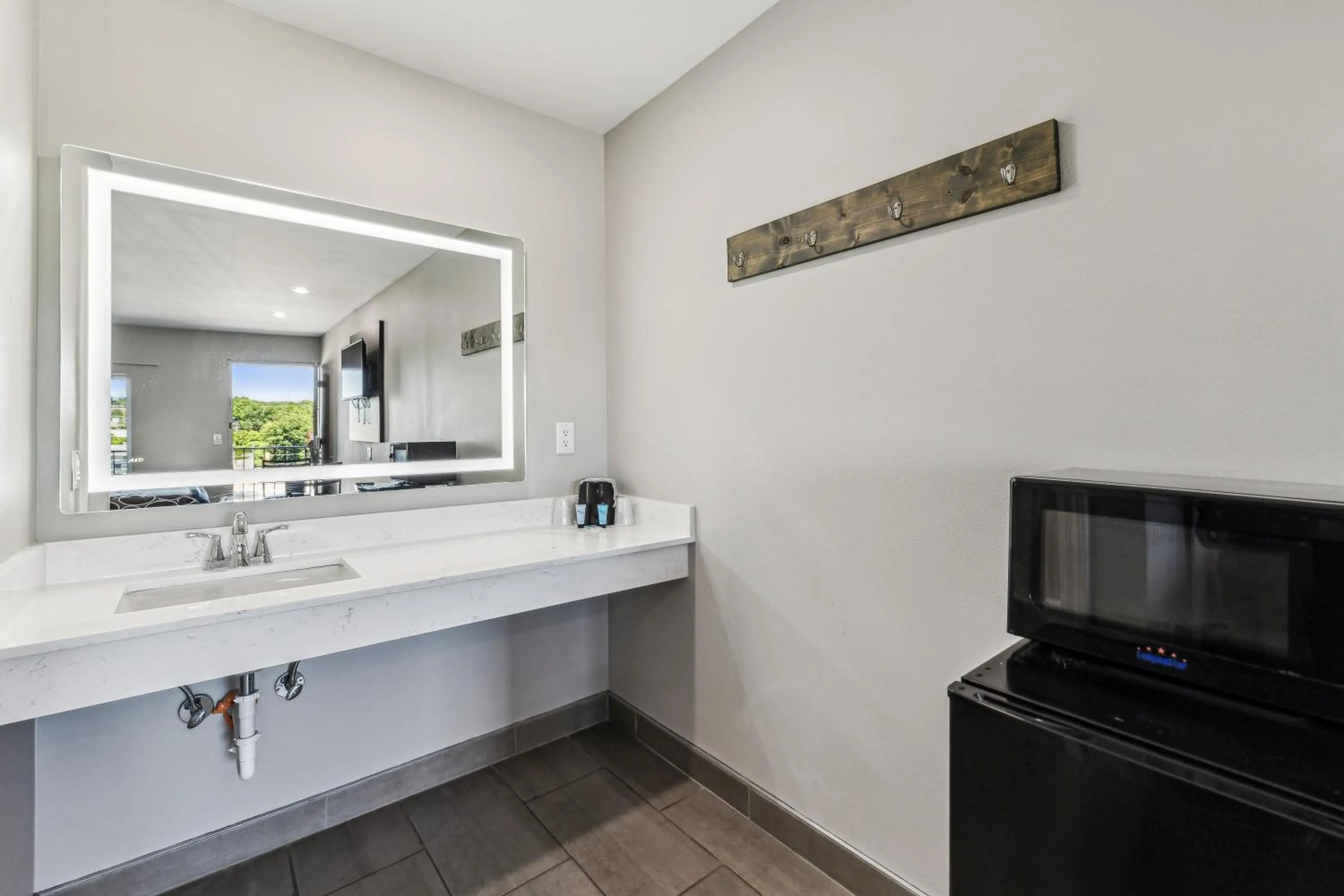 Bathroom in Knights Inn Antioch