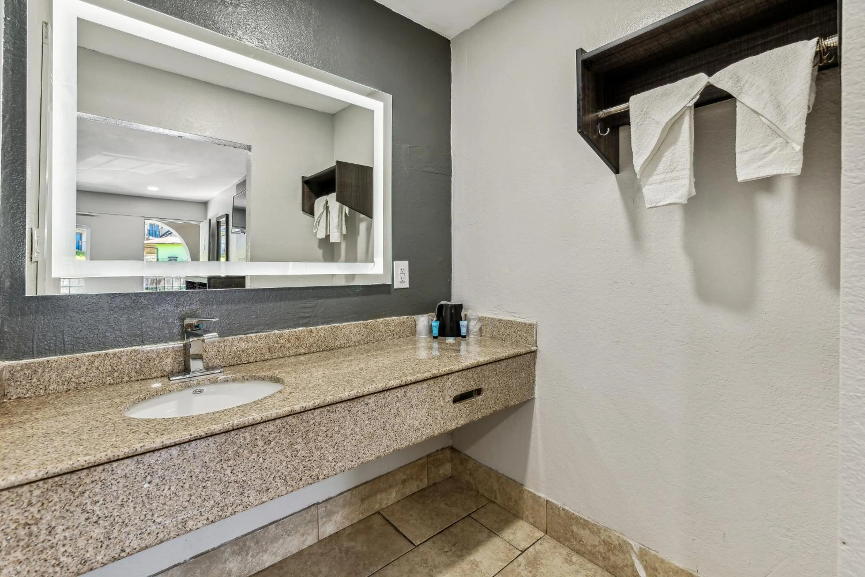 Bathroom in Knights Inn Antioch