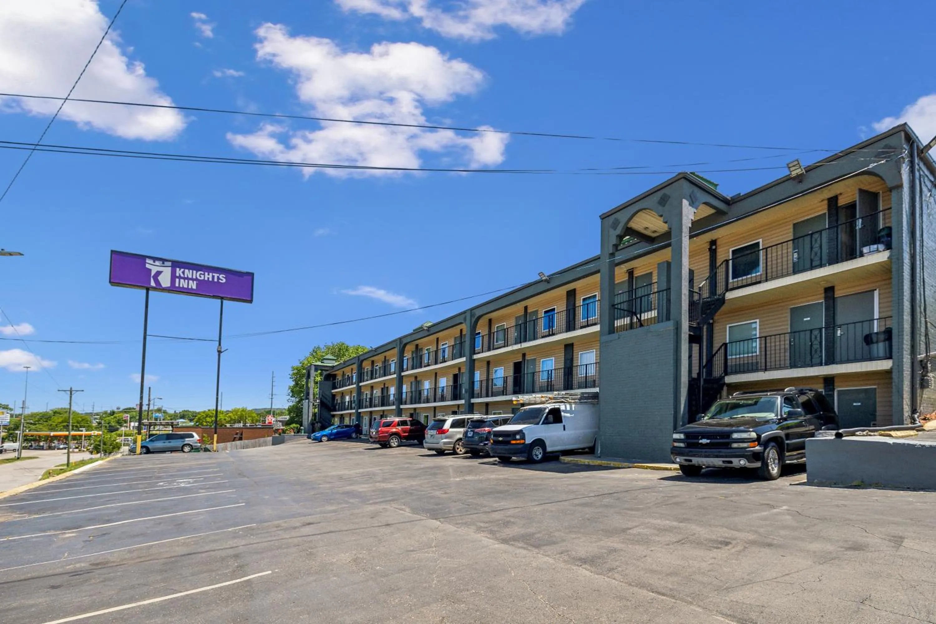 Property building in Knights Inn Antioch