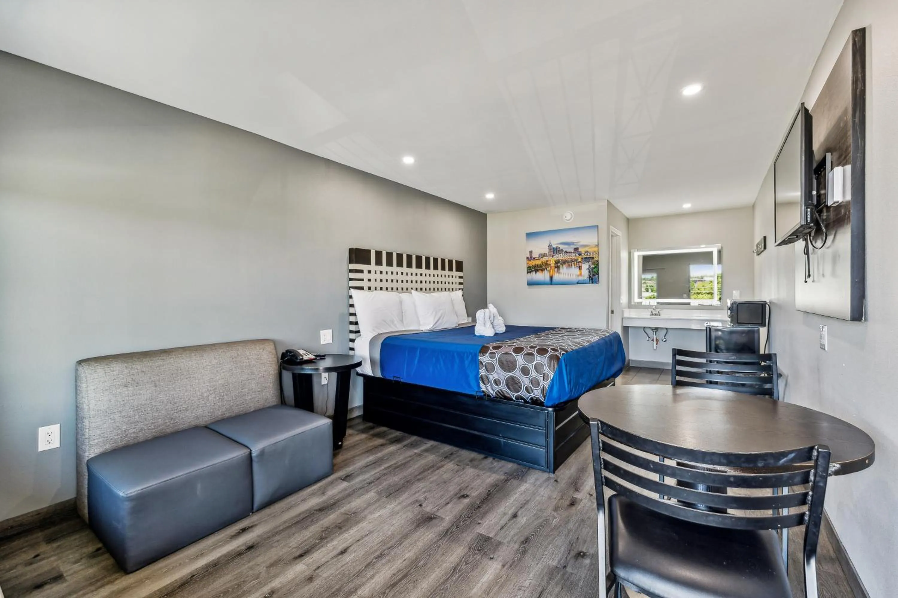 Bed in Knights Inn Antioch