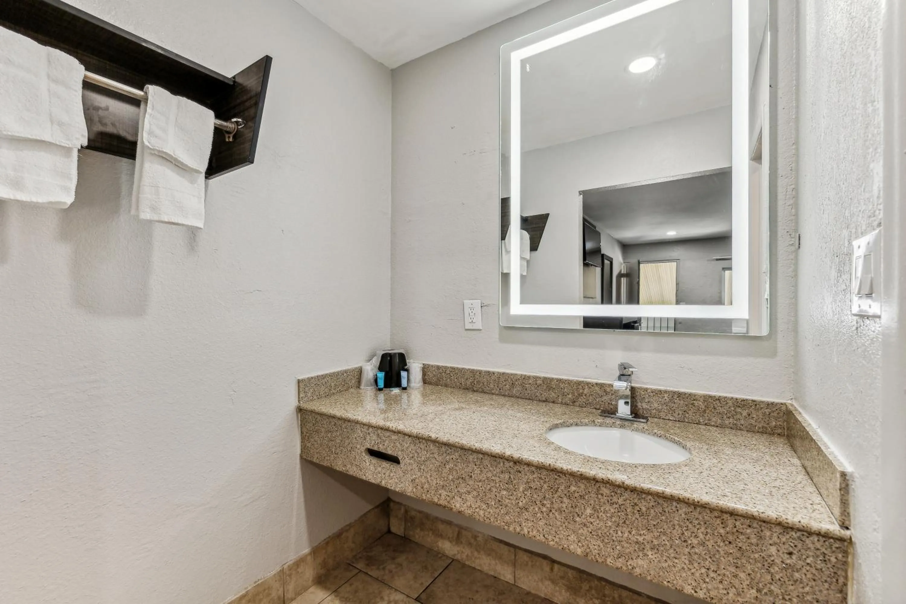 Bathroom in Knights Inn Antioch