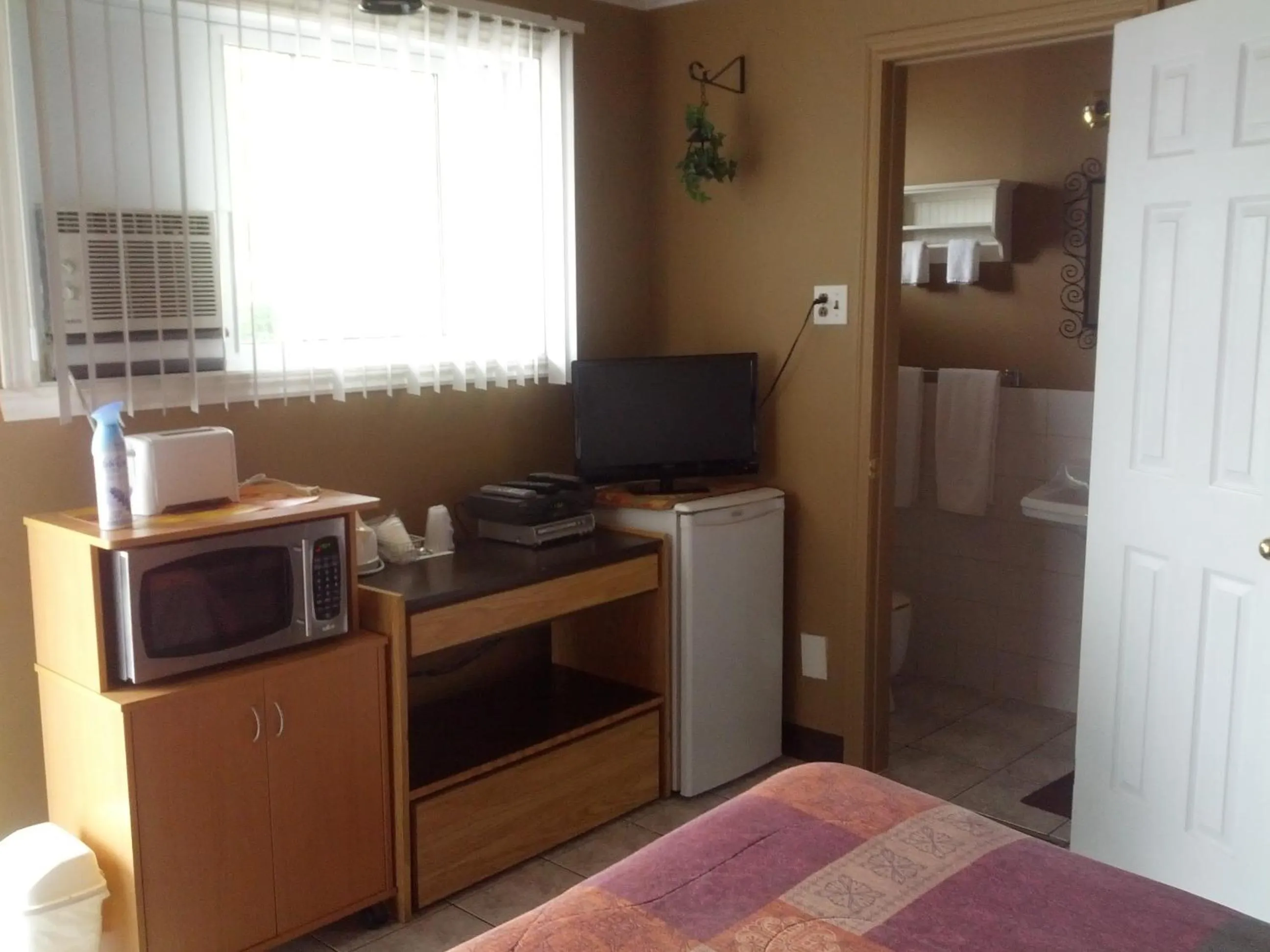 Coffee/tea facilities in Motel Montgolfière JP