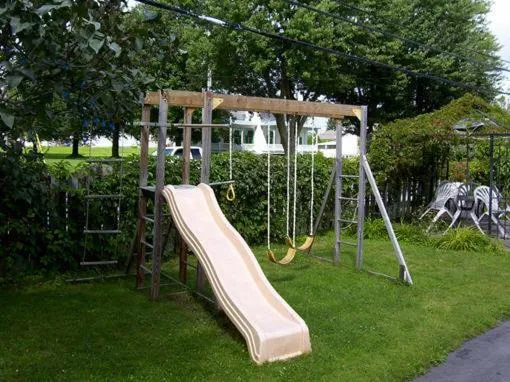 Children play ground in Motel Montgolfière JP