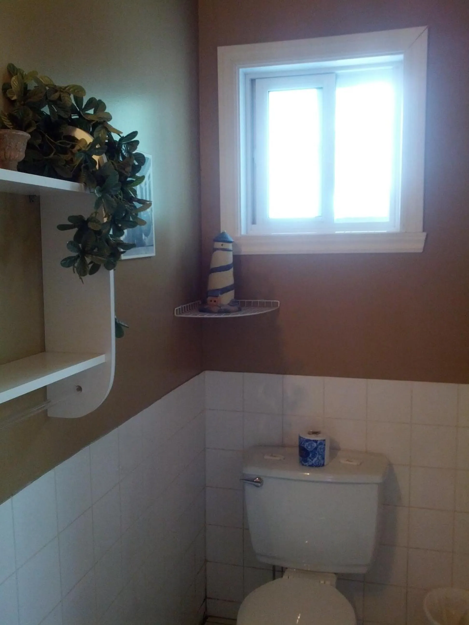 Toilet in Motel Montgolfière JP