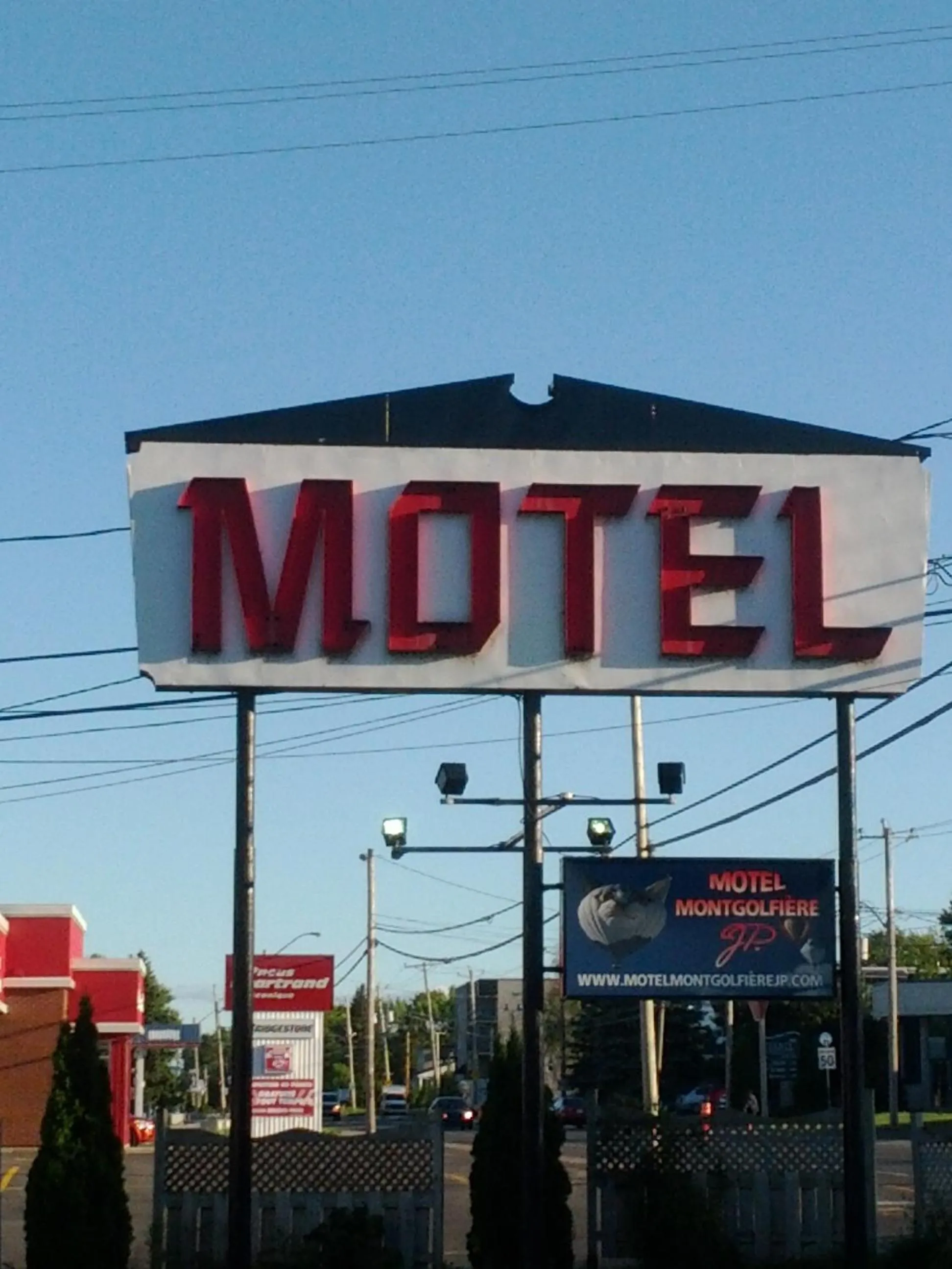 Property logo or sign in Motel Montgolfière JP